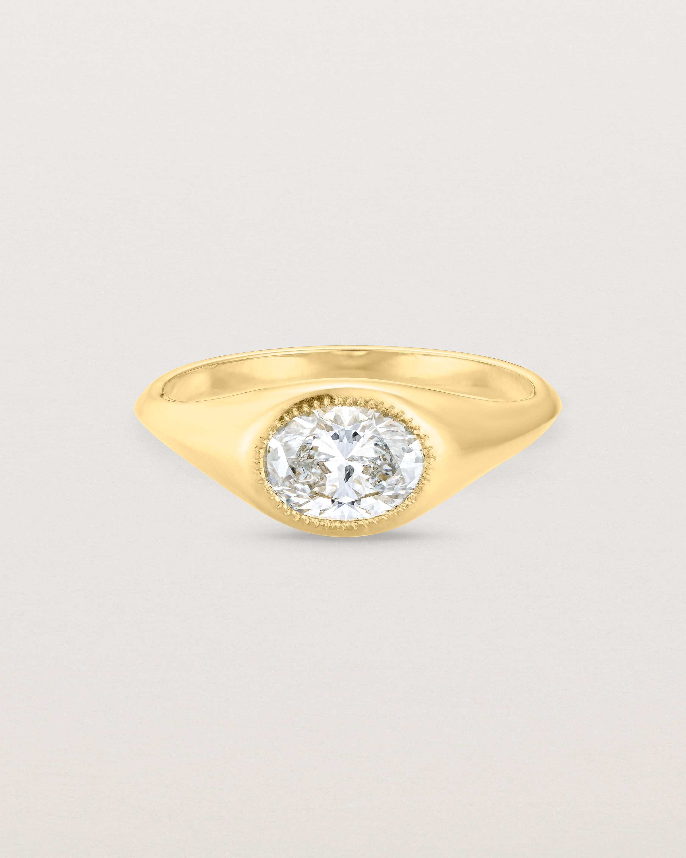 Front view of the Átlas Oval Signet | Laboratory Grown Diamond in yellow gold, with a polished finish. _label: Polished Finish Example