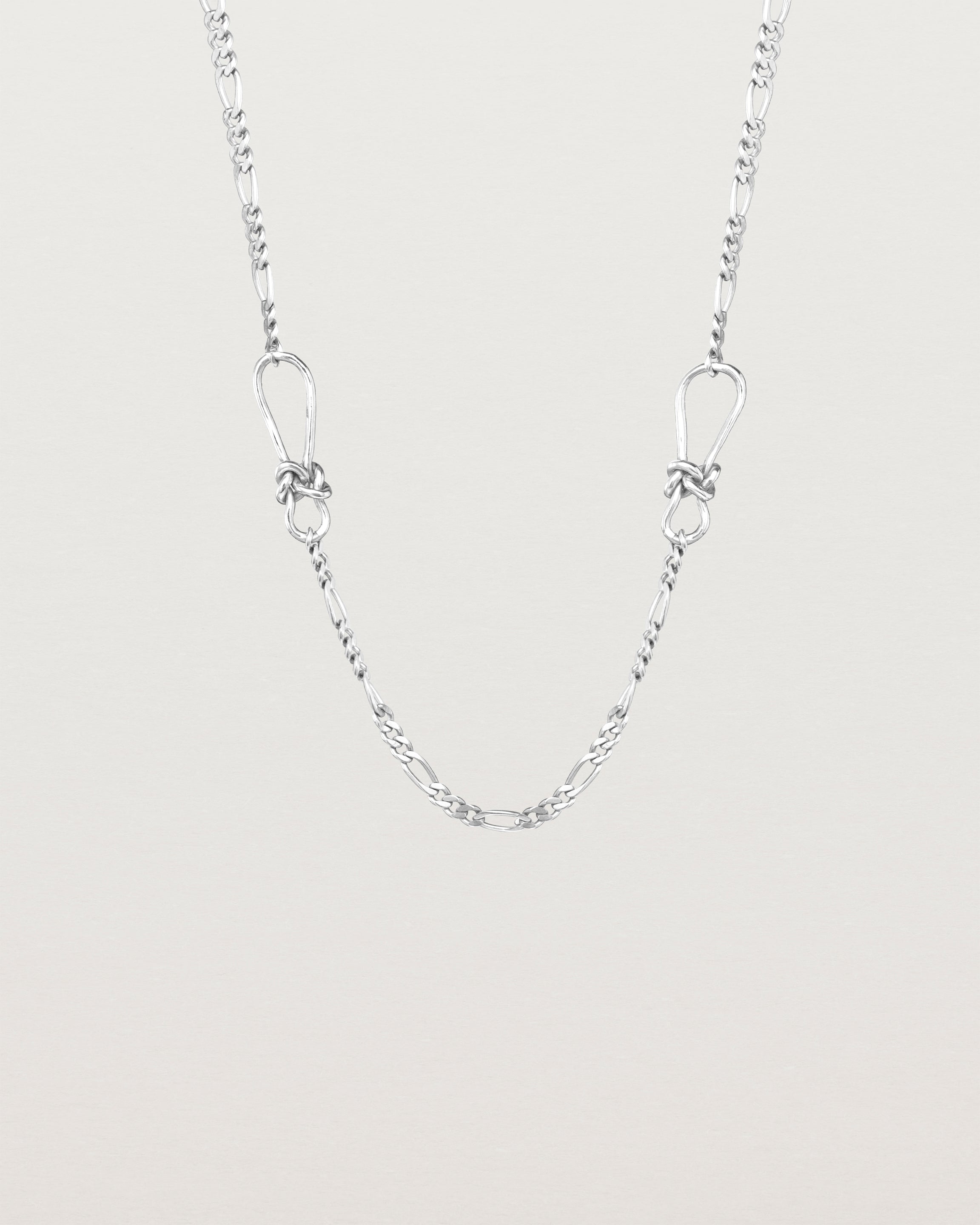 Front view of the Dà anam Necklace in sterling silver.