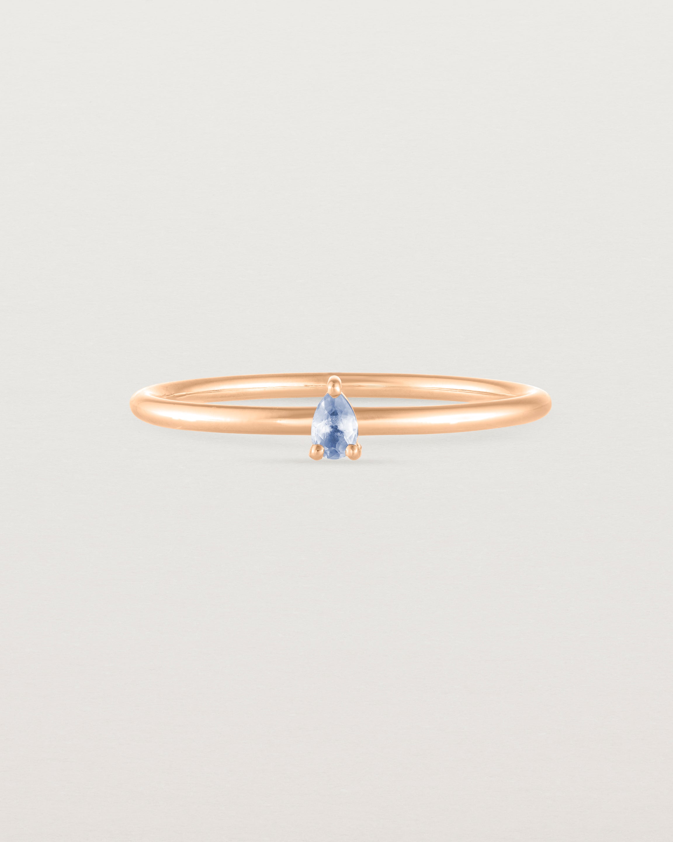 Front view of the Danaë Stacking Ring | Sapphire in rose gold.