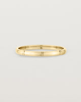 Front view of the Grain Wedding Ring | 2mm | Yellow Gold.
