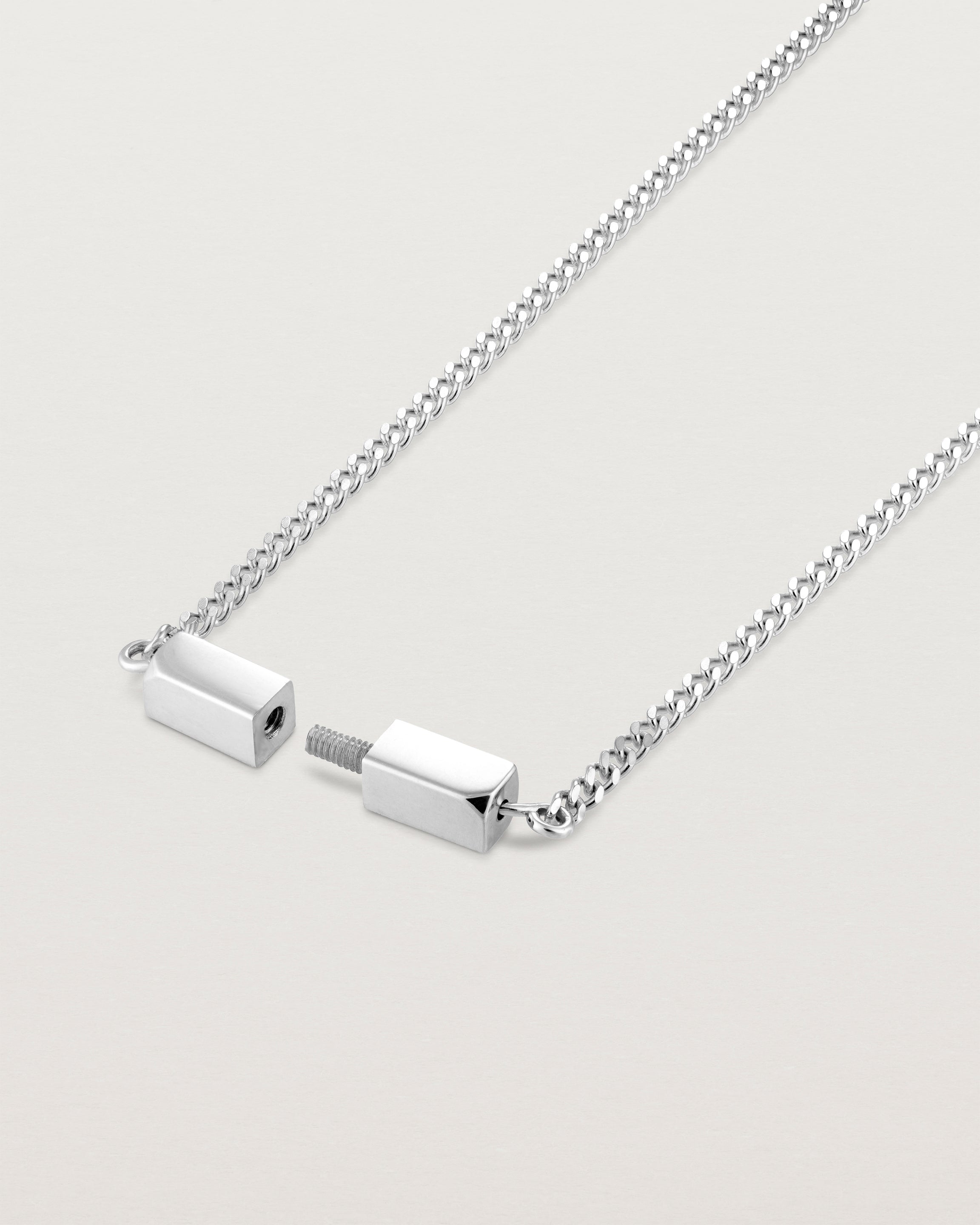 Close up view on the clasp on the Guardian Chain in sterling silver. 
