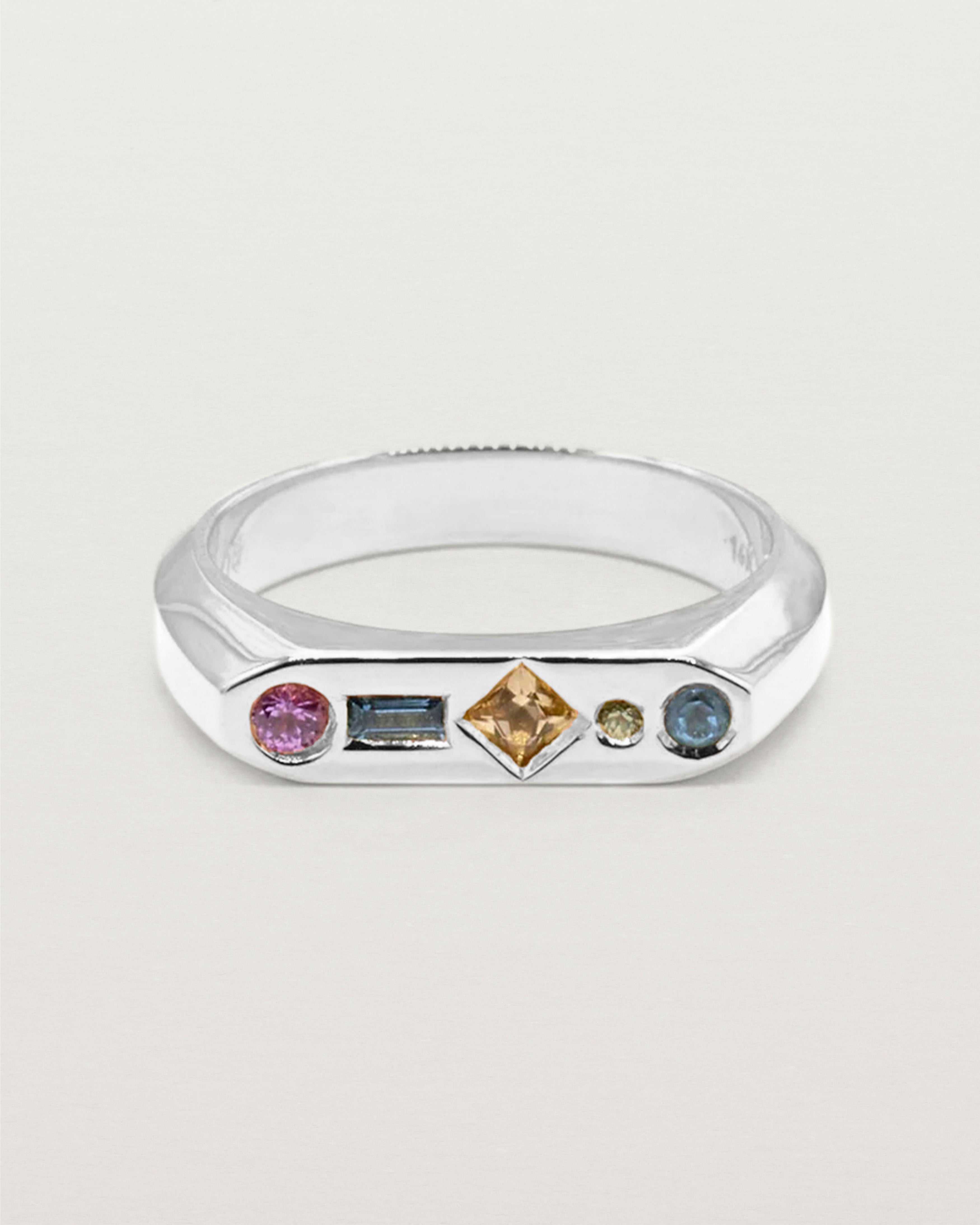 Front view of the. Mei Signet Ring | Coloured Stones in white gold.
