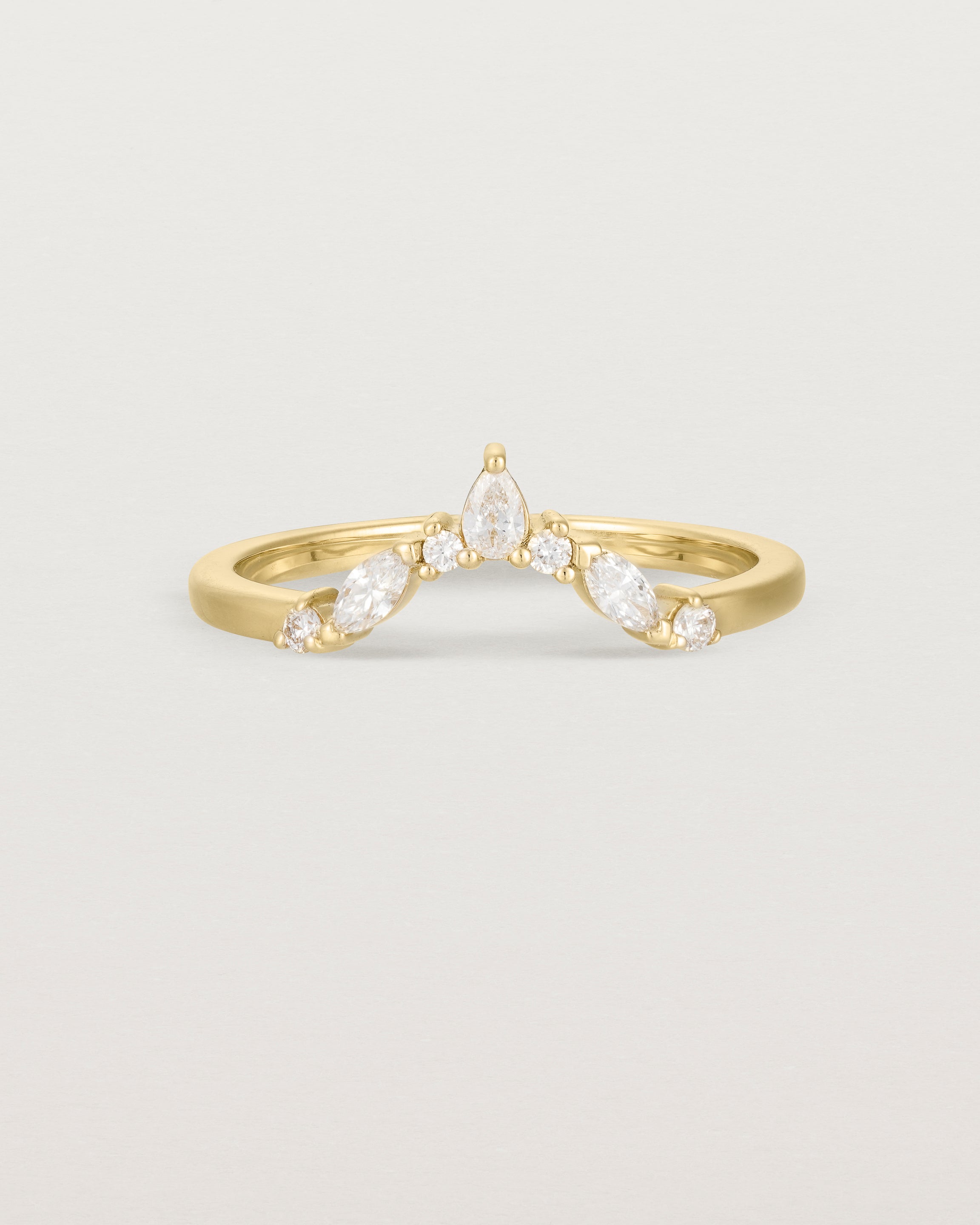 Front view of the Meia Crown Ring | Fit ‚III | Yellow Gold.