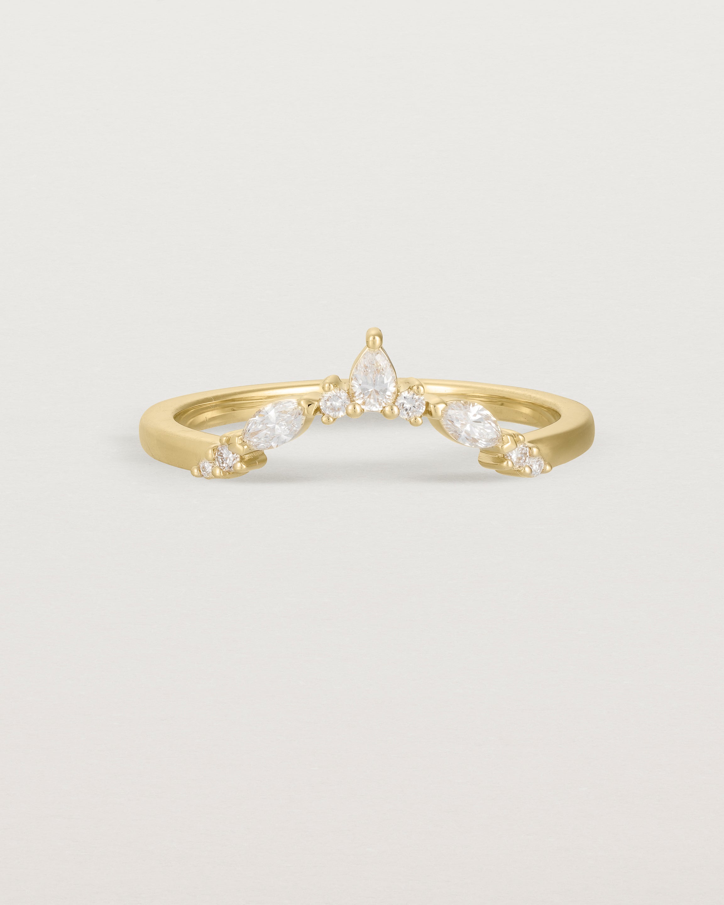 Front view of the Meia Crown Ring | Fit ‚IV | Yellow Gold.