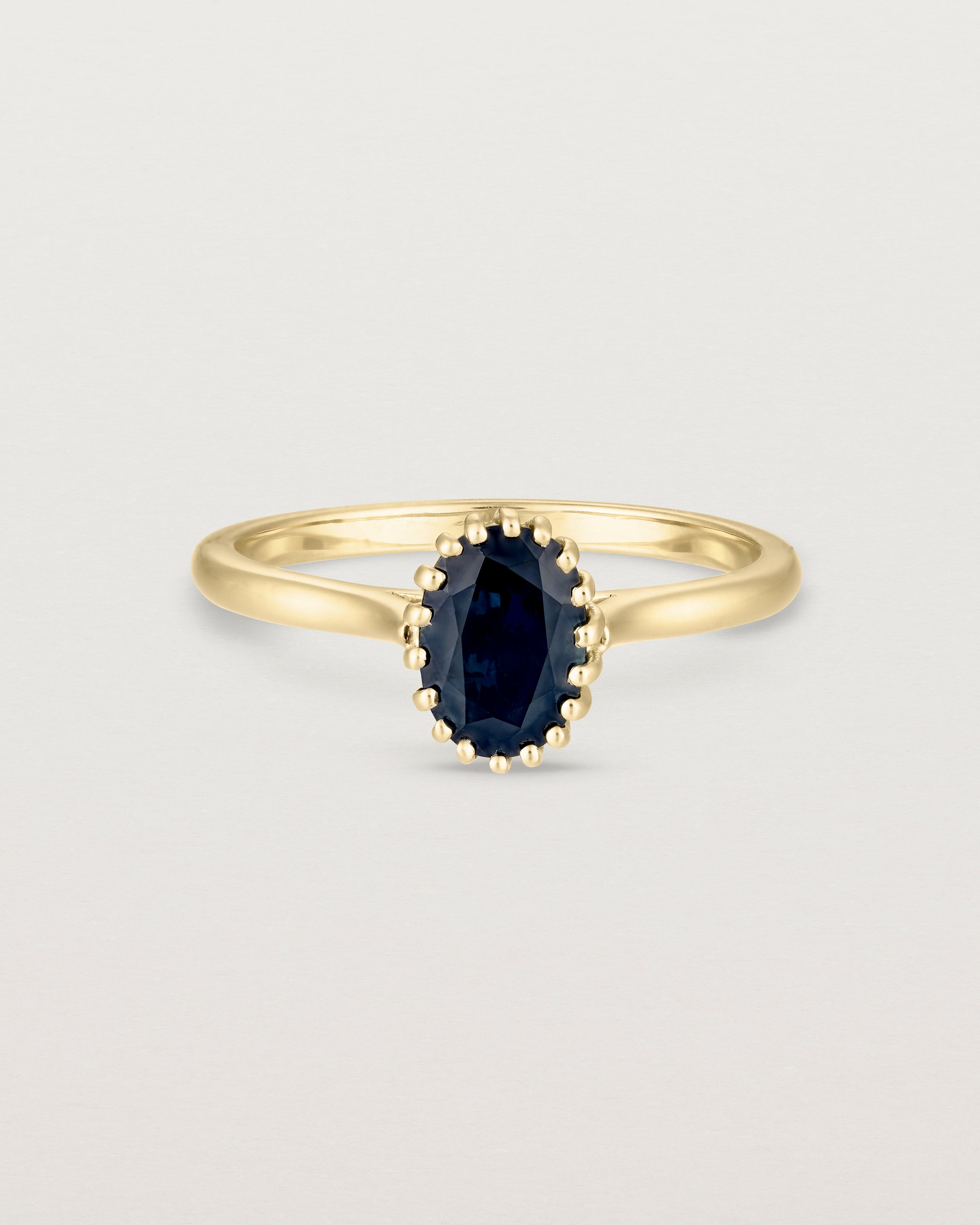 Front view of the Meroë Oval Solitaire | Australian Sapphire in yellow gold.