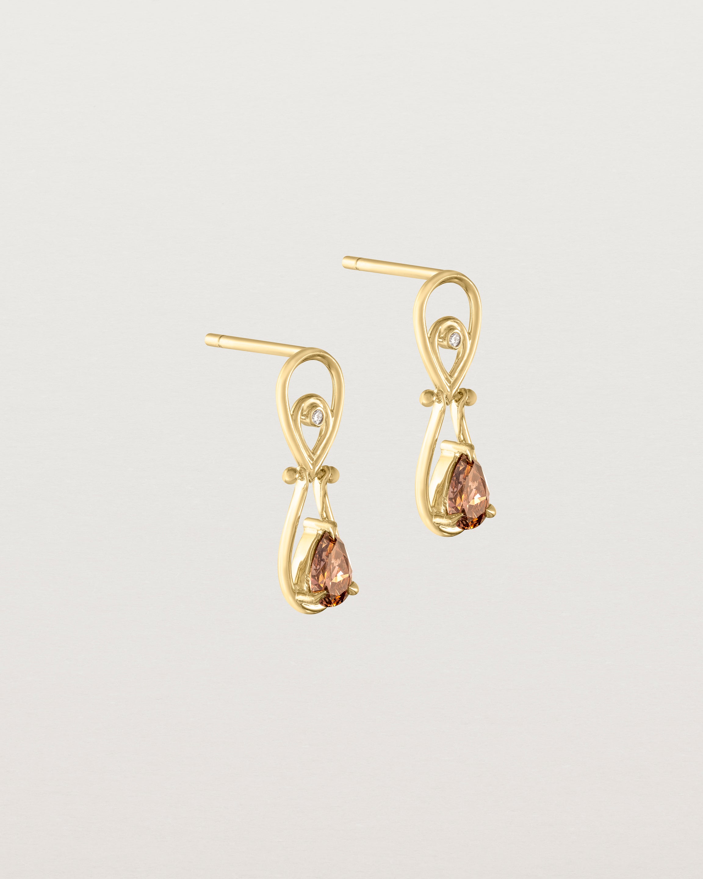 Side image of drop studs featuring Argyle Diamonds
