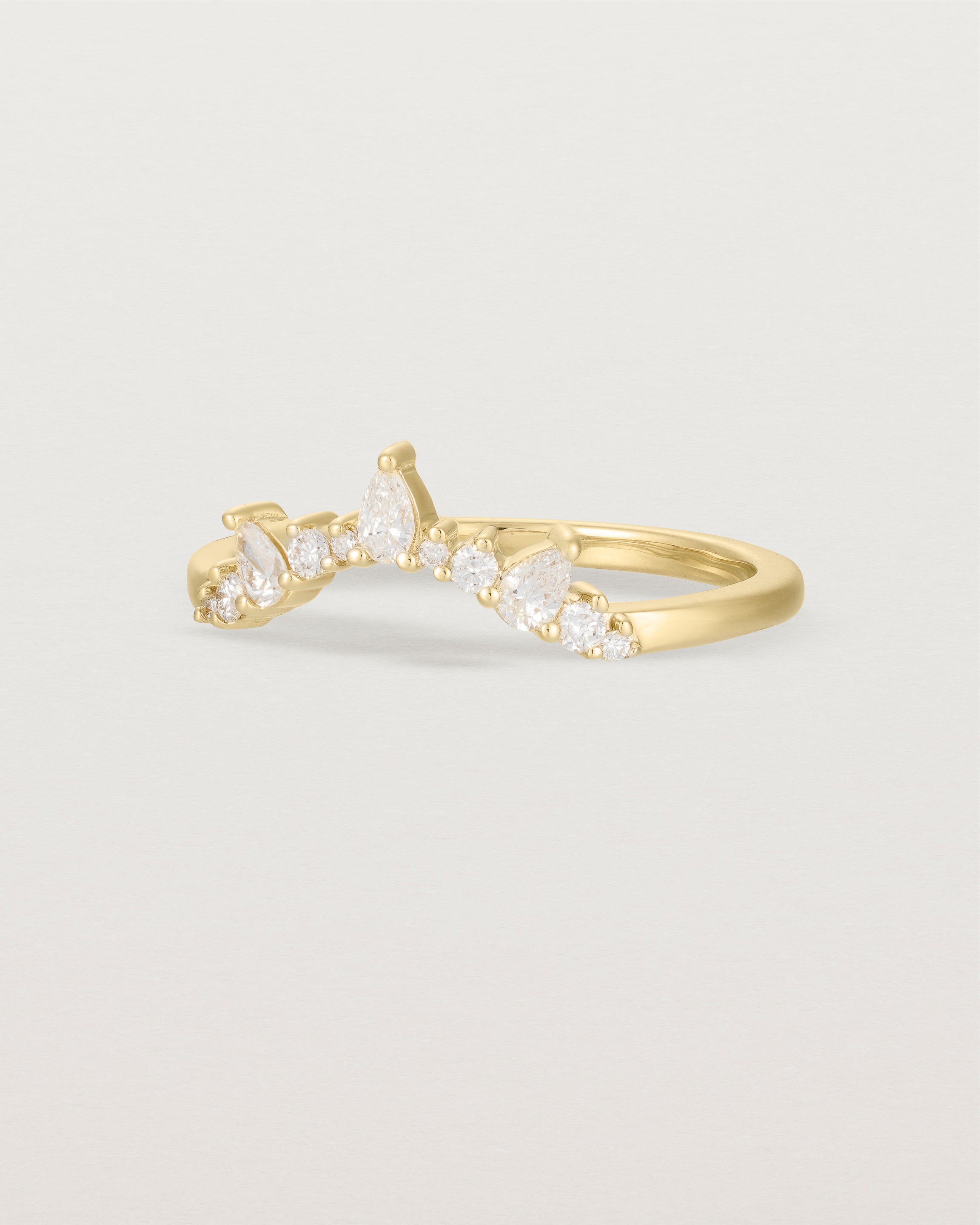 Angled view of the Odette Crown Ring | Fit Ⅲ | Yellow Gold.