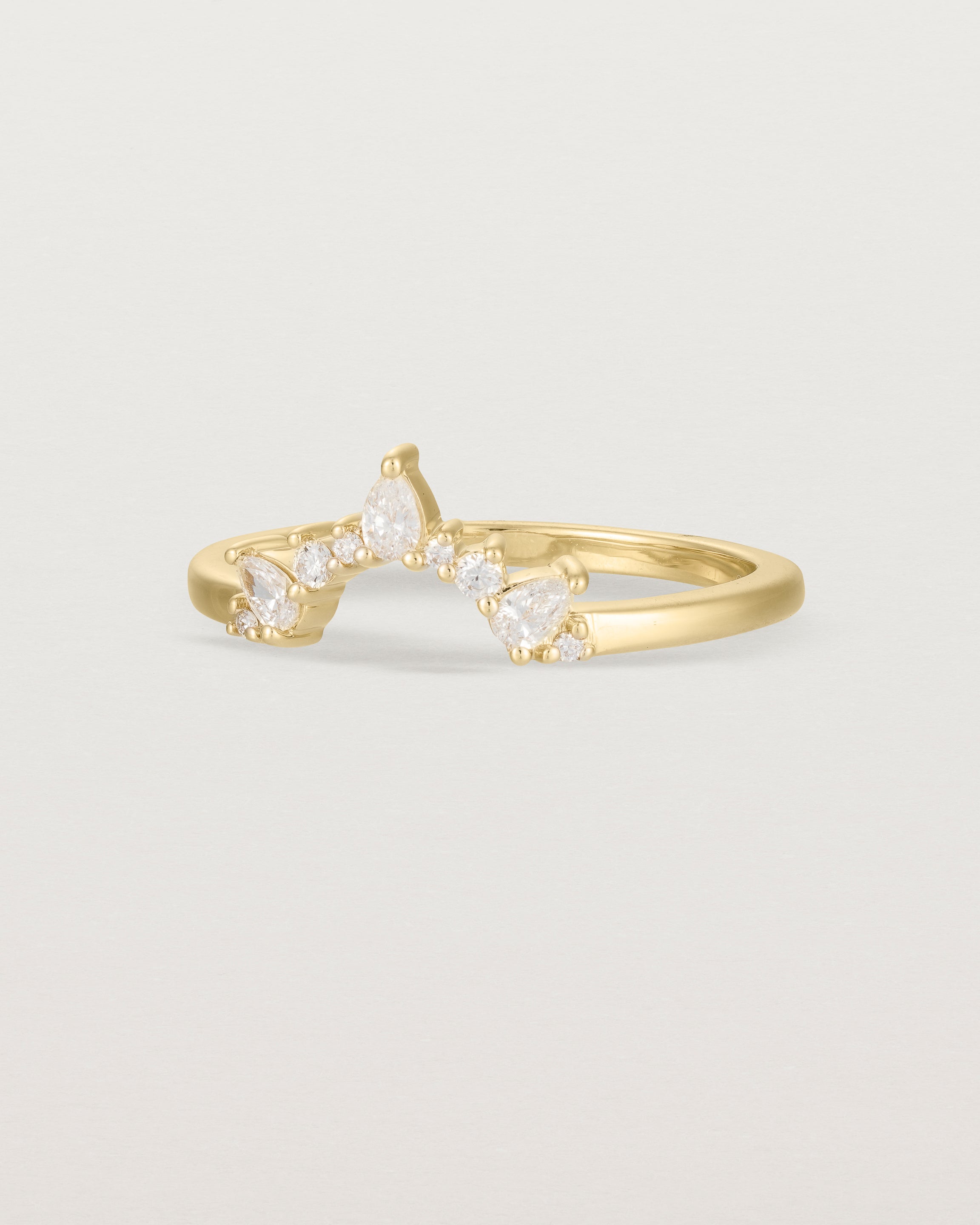 Angled view of the Odette Crown Ring | Fit Ⅱ | Yellow Gold.