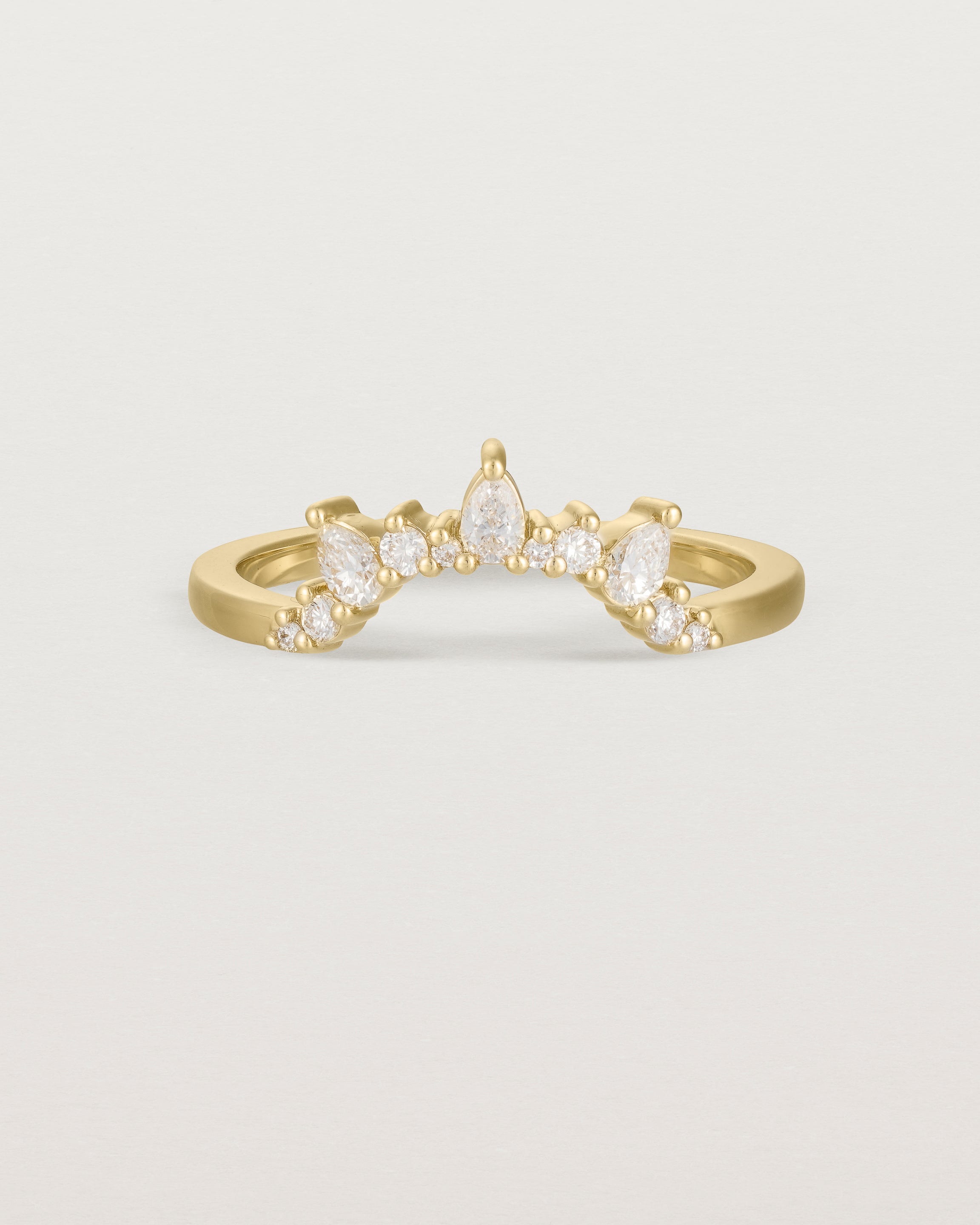 Front view of the Front view of the Odette Crown Ring | Fit ‚IV | Yellow Gold.