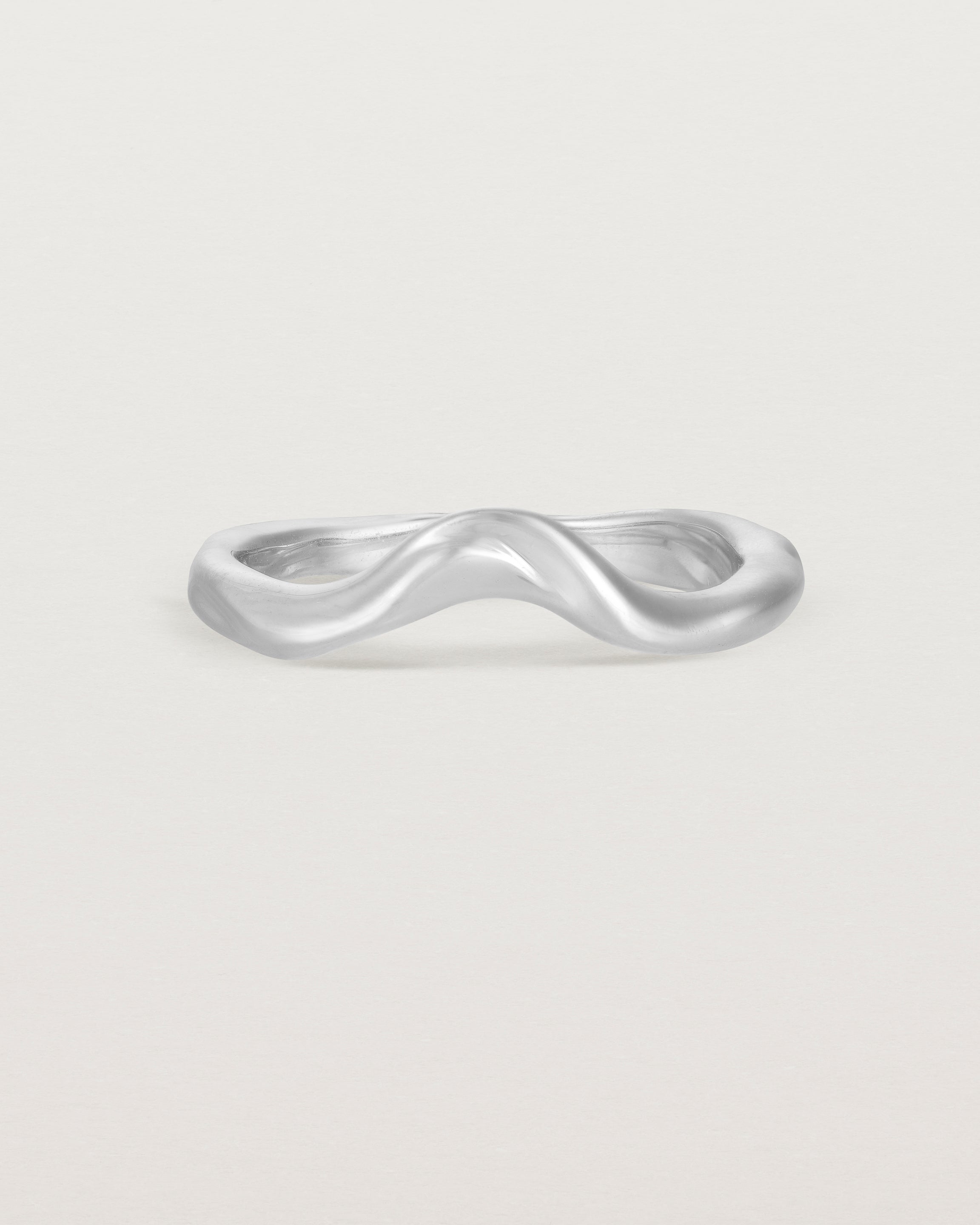 Front view of the Organic Crown Ring | Fit ‚III | White Gold.
