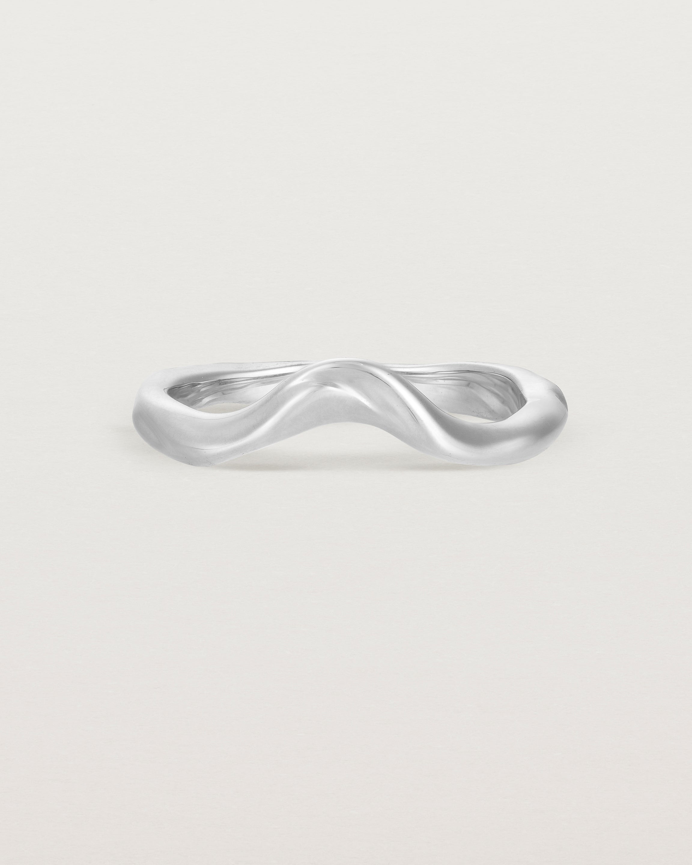 Front view of the Organic Crown Ring | Fit ‚III | White Gold.