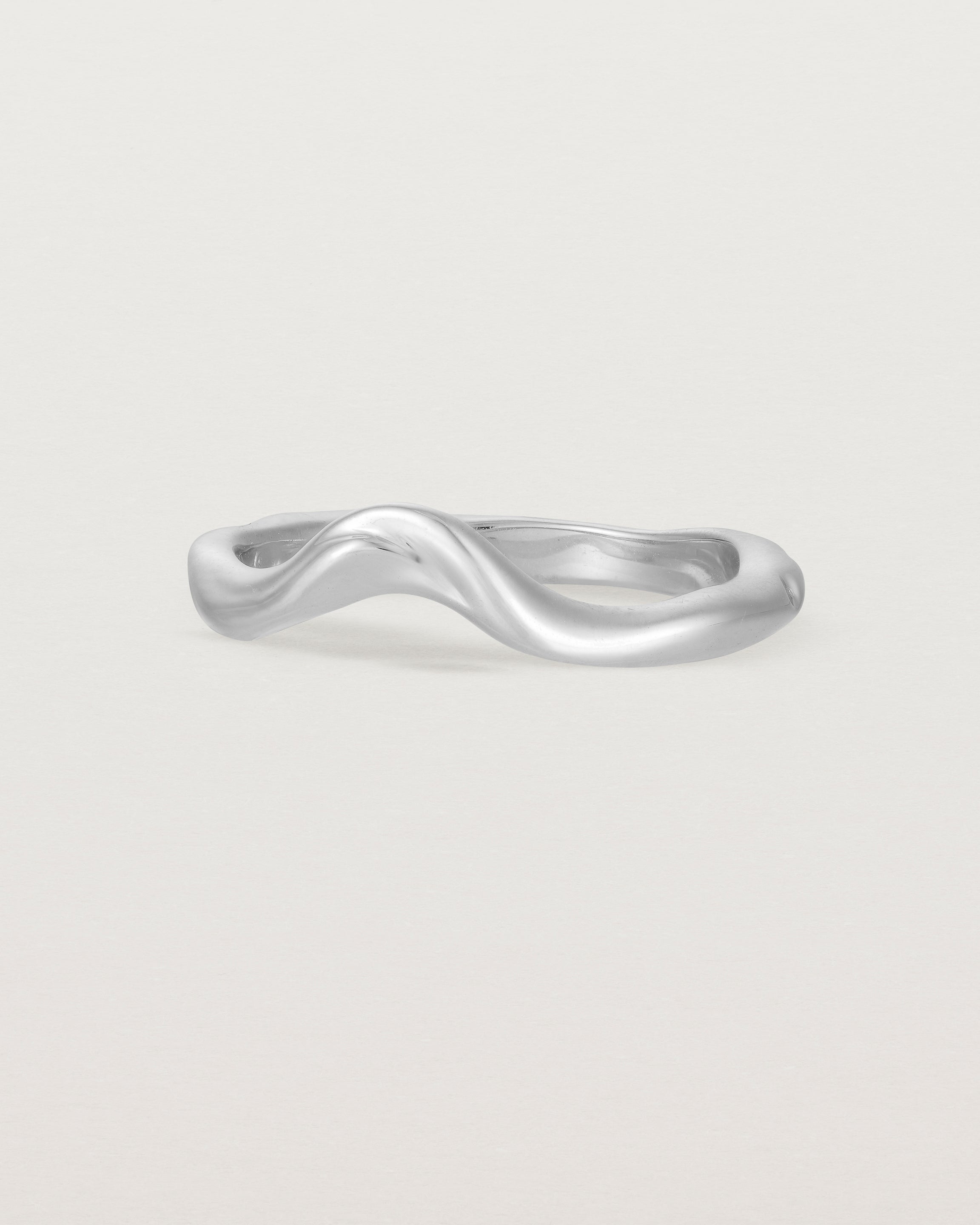 Angled view of the Organic Crown Ring | Fit Ⅱ | White Gold.