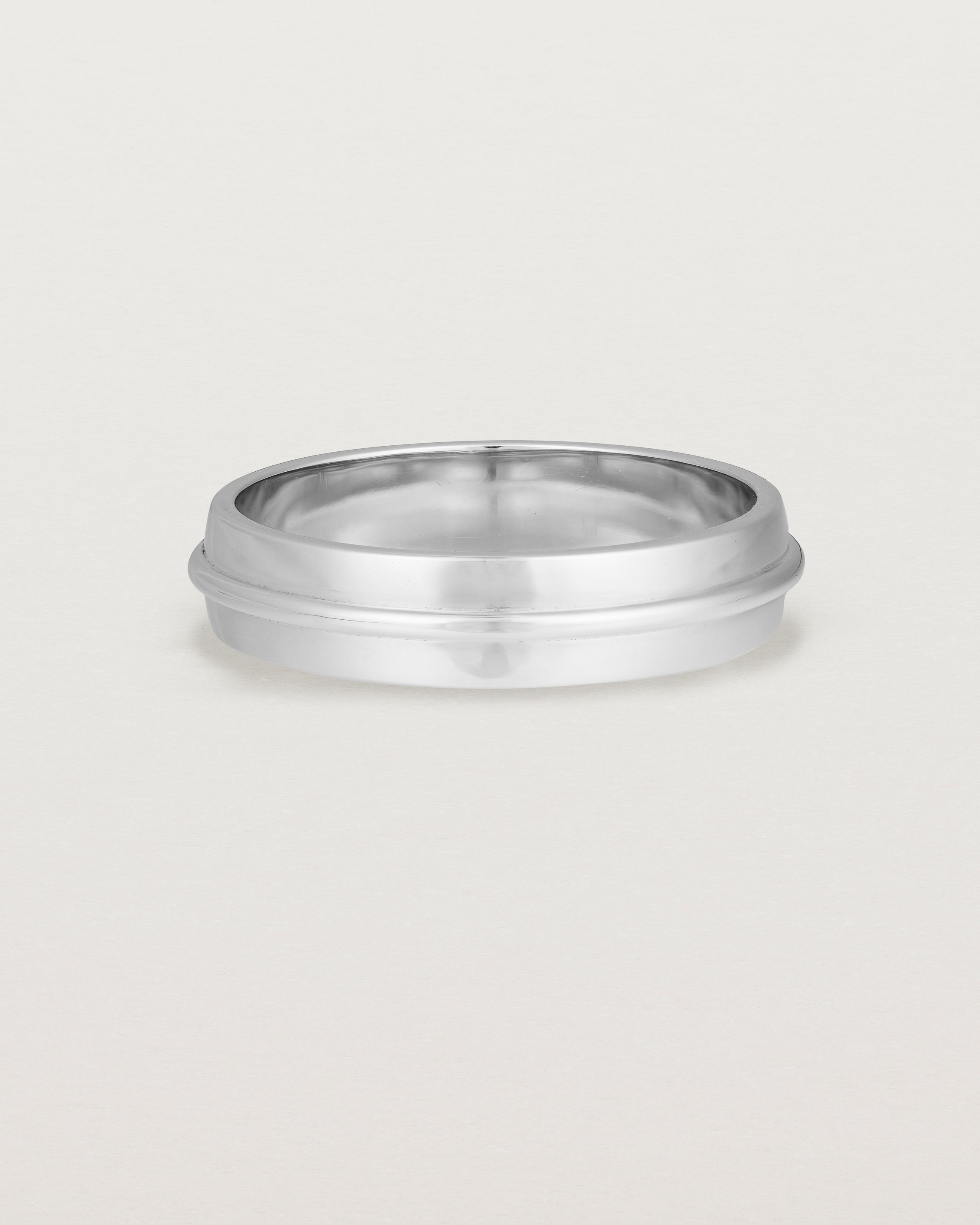 Front view of the Seam Wedding Ring | 5mm | White Gold