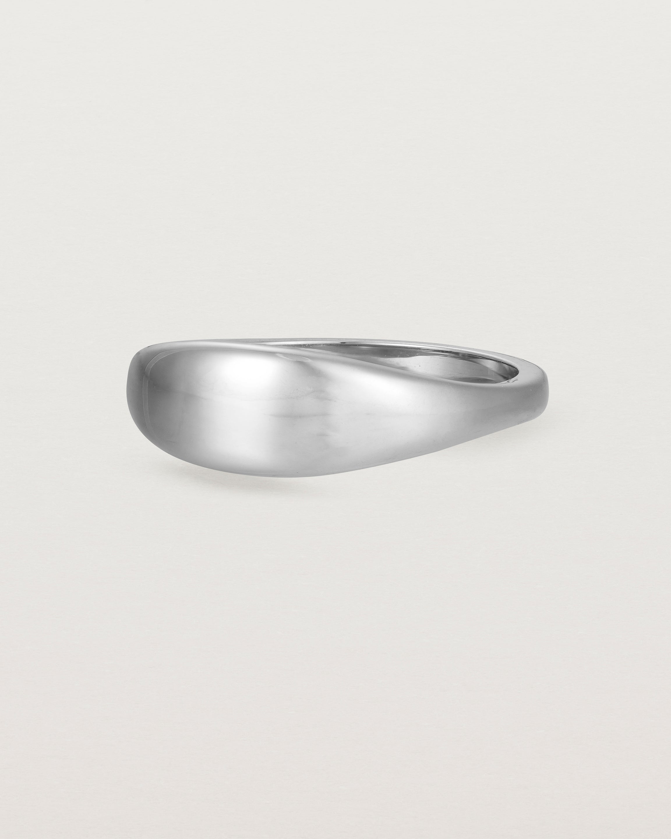 Angled view of the Seule Ring in White Gold.