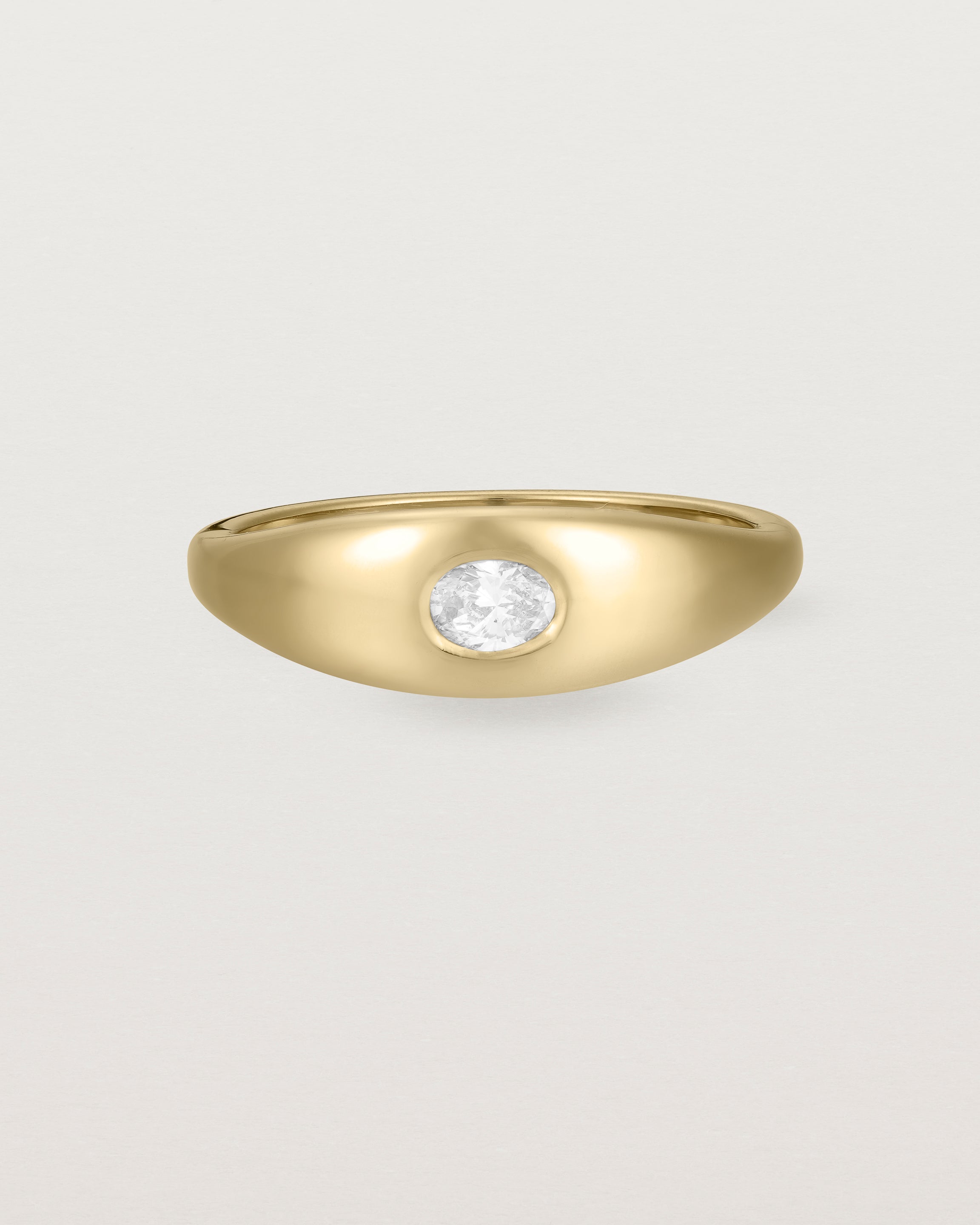 Front view of the Seule Single Ring | Diamond | Yellow Gold.