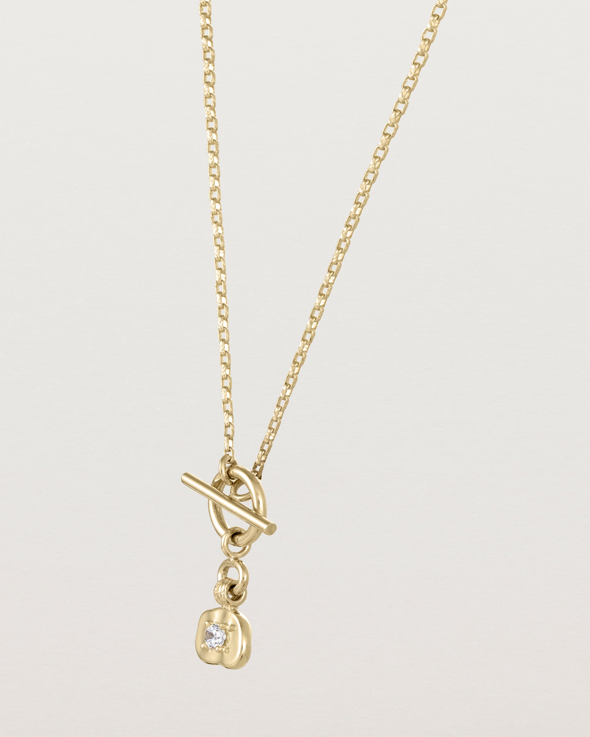 Angled view of the Terra Necklace | Diamond in yellow gold.