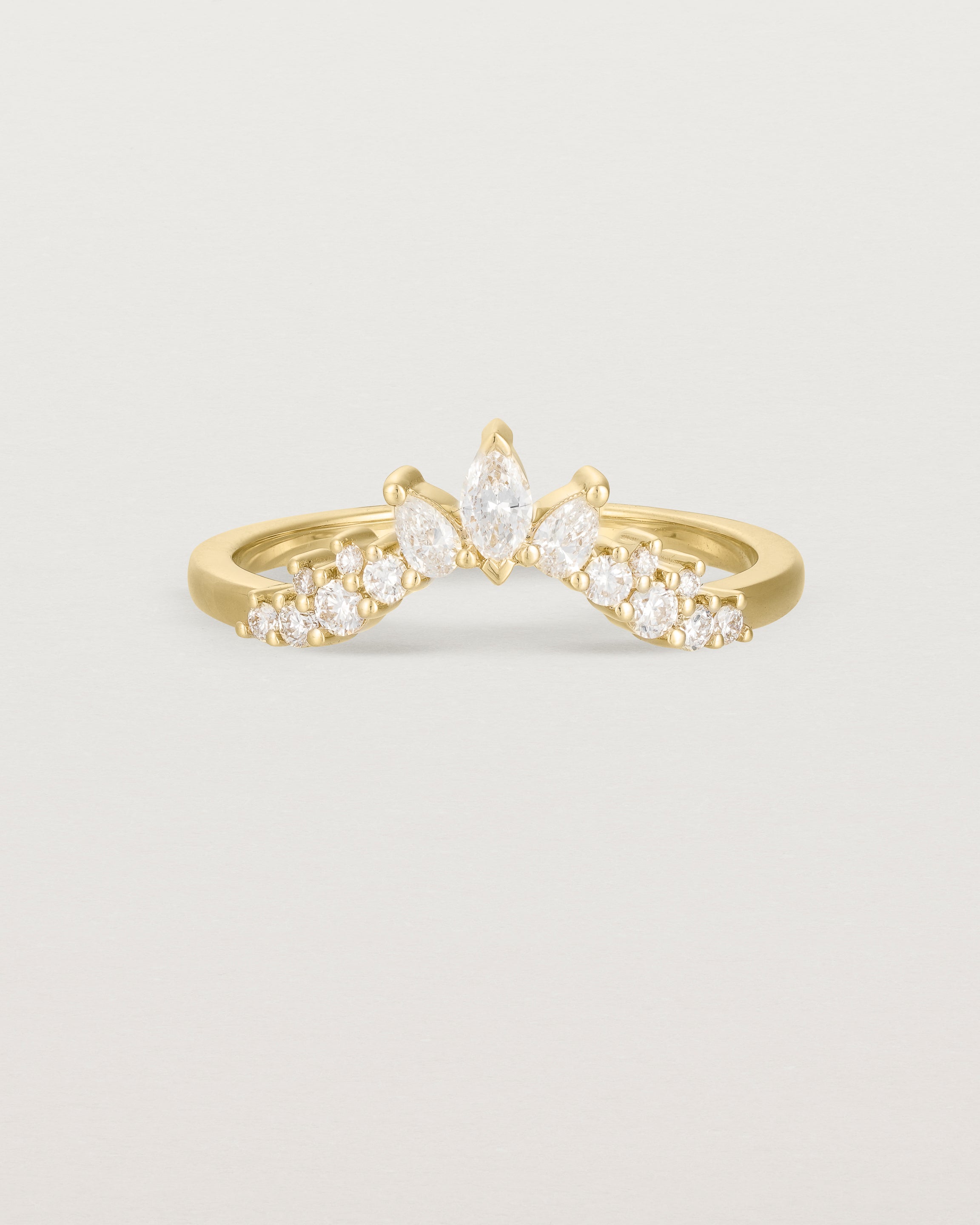 Front view of the Thalia Crown Ring | Fit ‚III | Yellow Gold.