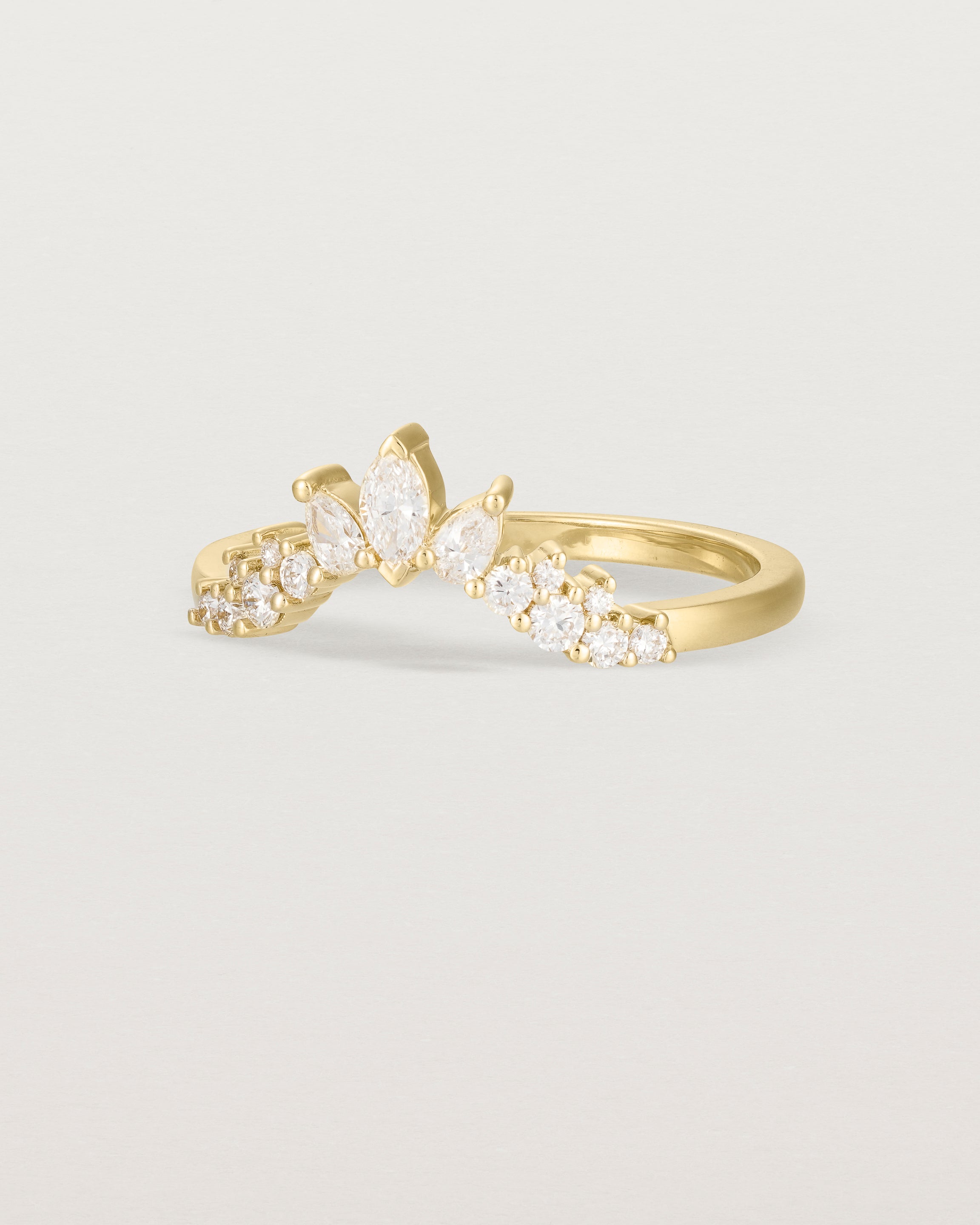 Angled view of the Thalia Crown Ring | Fit Ⅲ | Yellow Gold.
