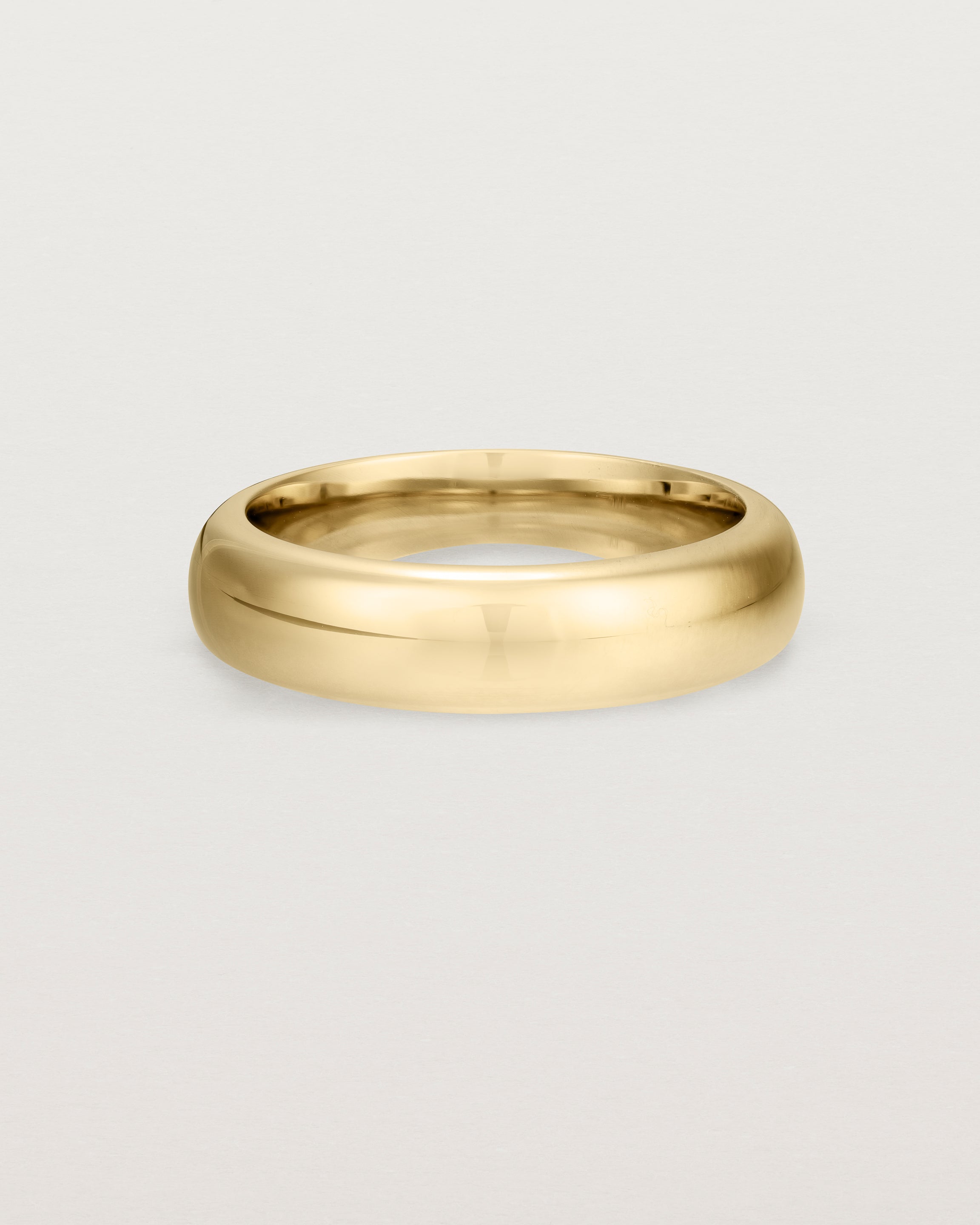 Front view of the Bold Curve Ring | 6mm | Yellow Gold.