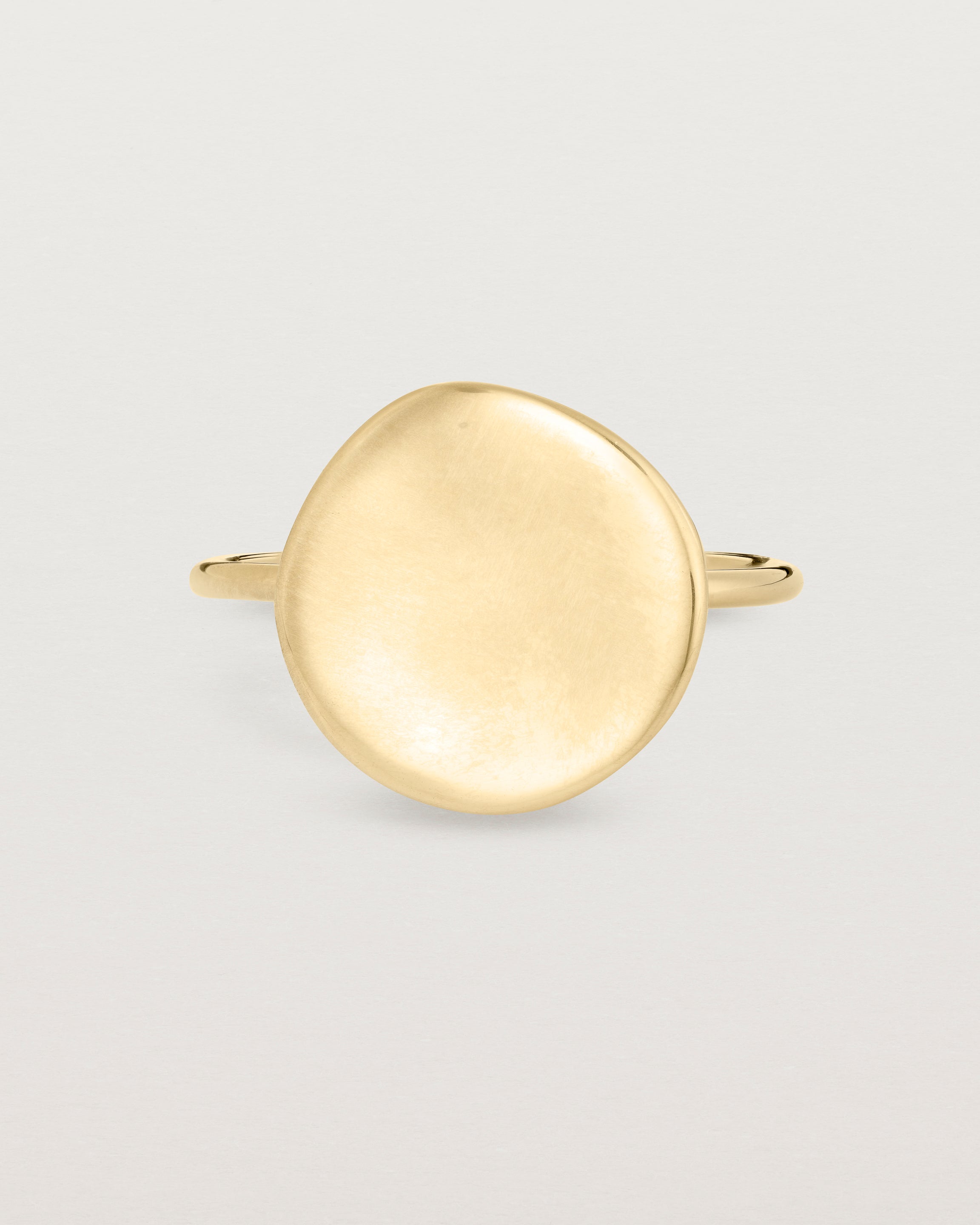 Front view of the Mana Ring in Yellow Gold.