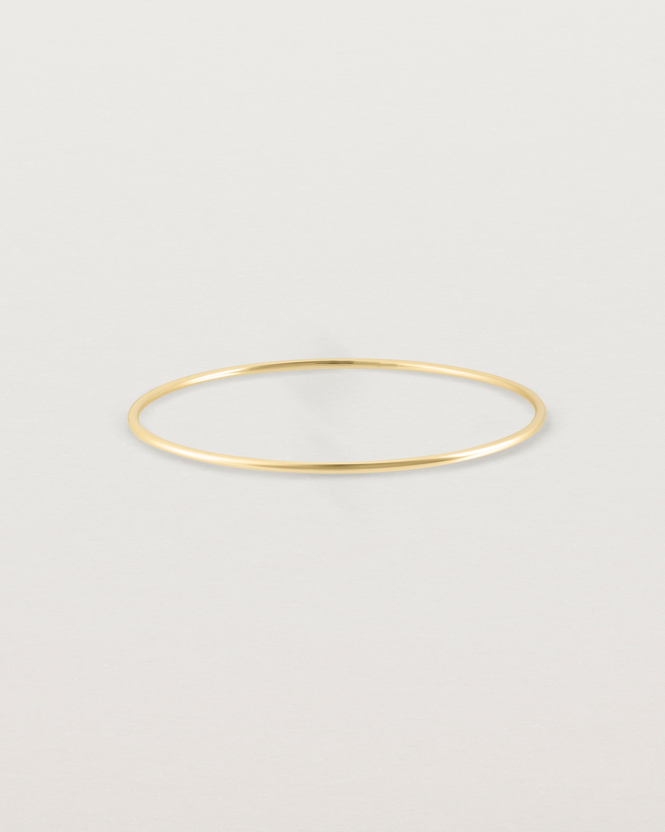 Front view of the Oval Bangle in Yellow Gold.