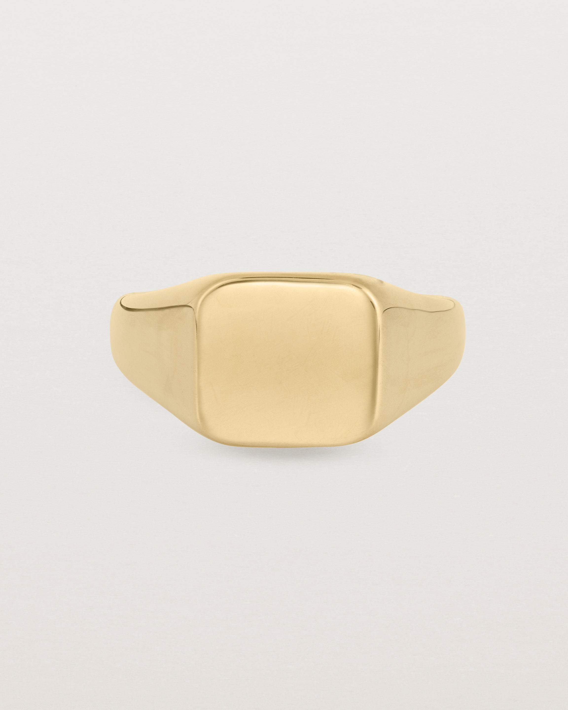 Front view of the Sempré Signet Ring in Yellow Gold.