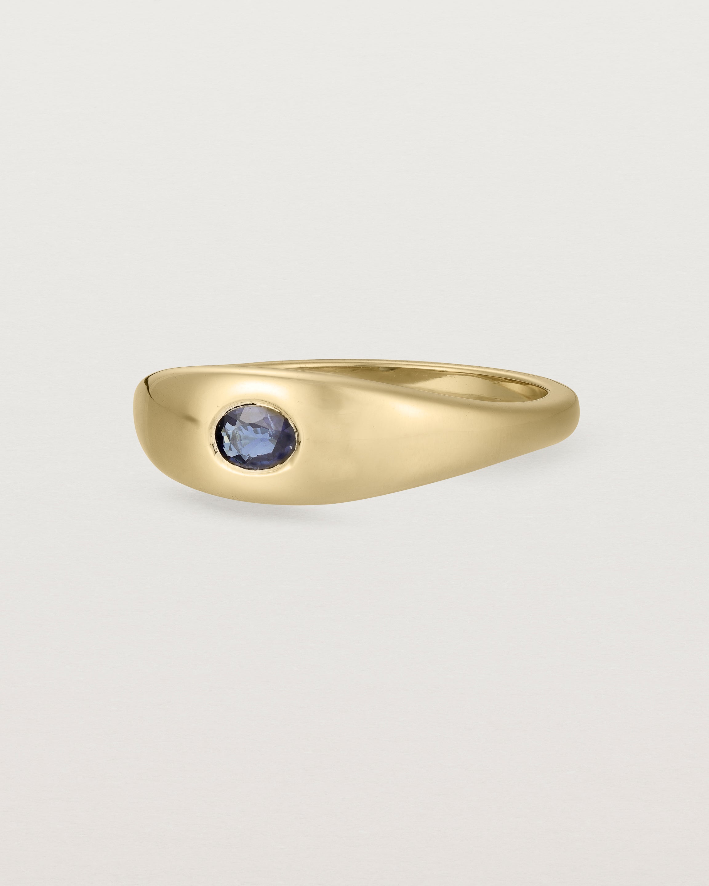 Angled view of the Seule Single Ring | Australian Sapphire | Yellow Gold.