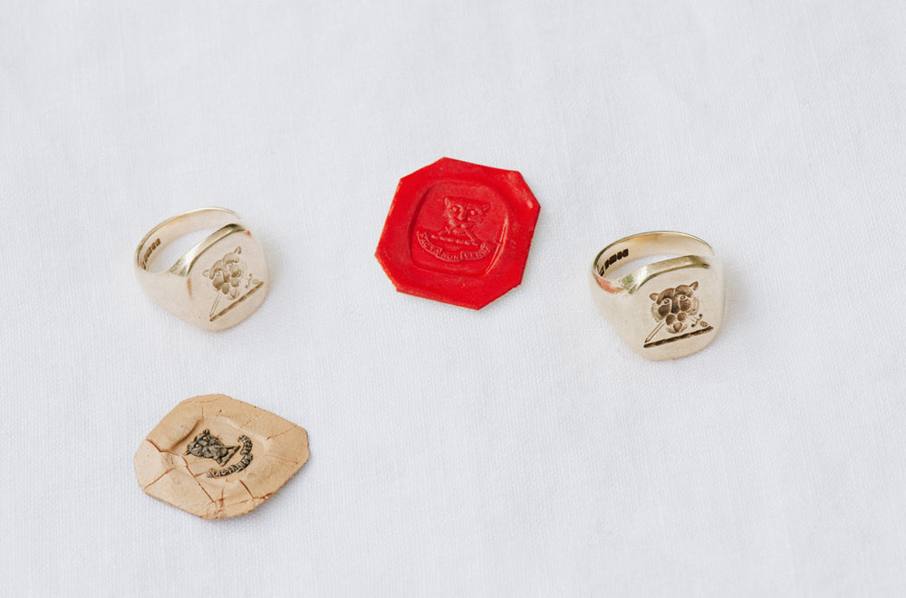 Signet rings engraved with a family crest