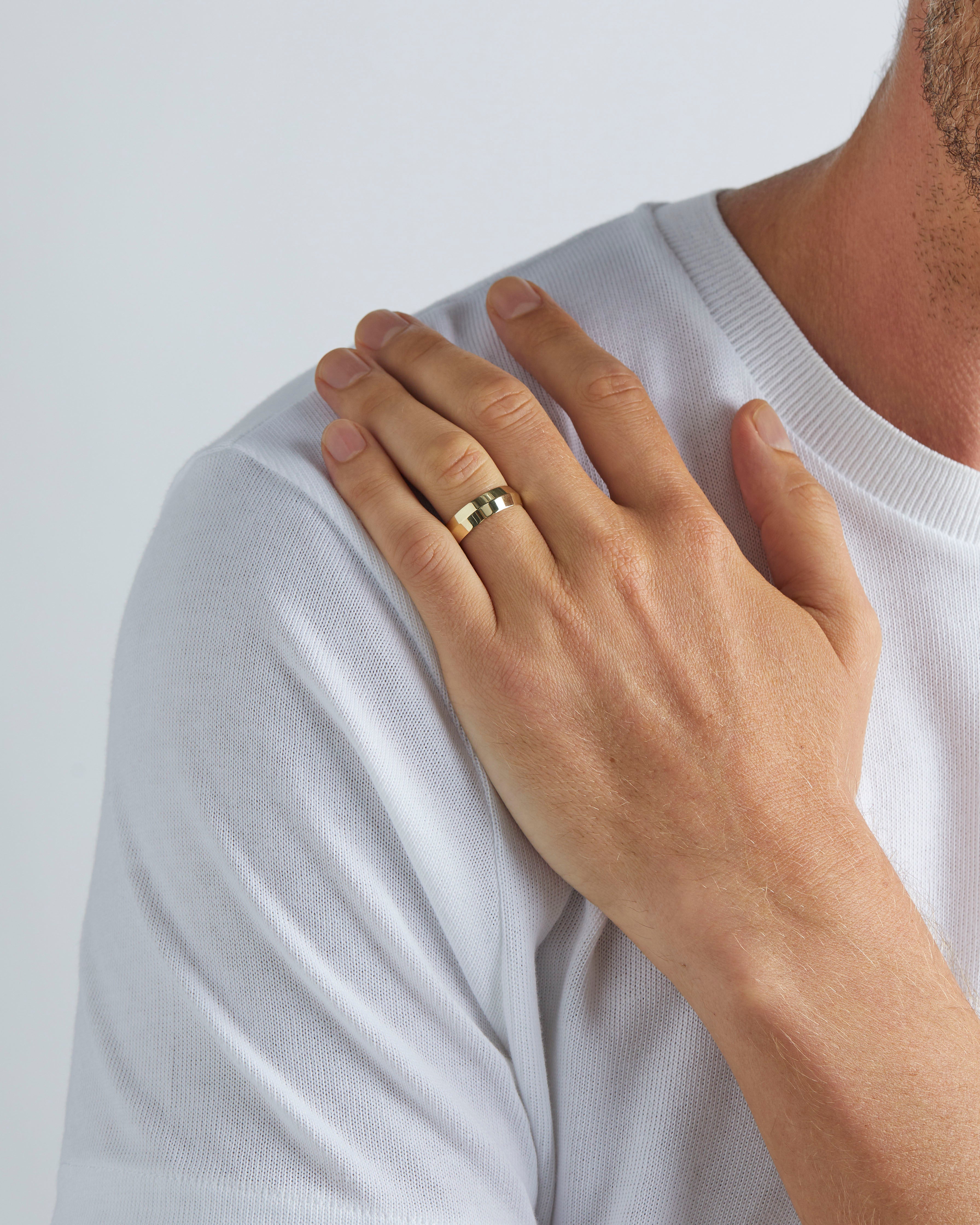 Male wearing the Knife Edge Wedding Ring | 6mm in Yellow Gold,