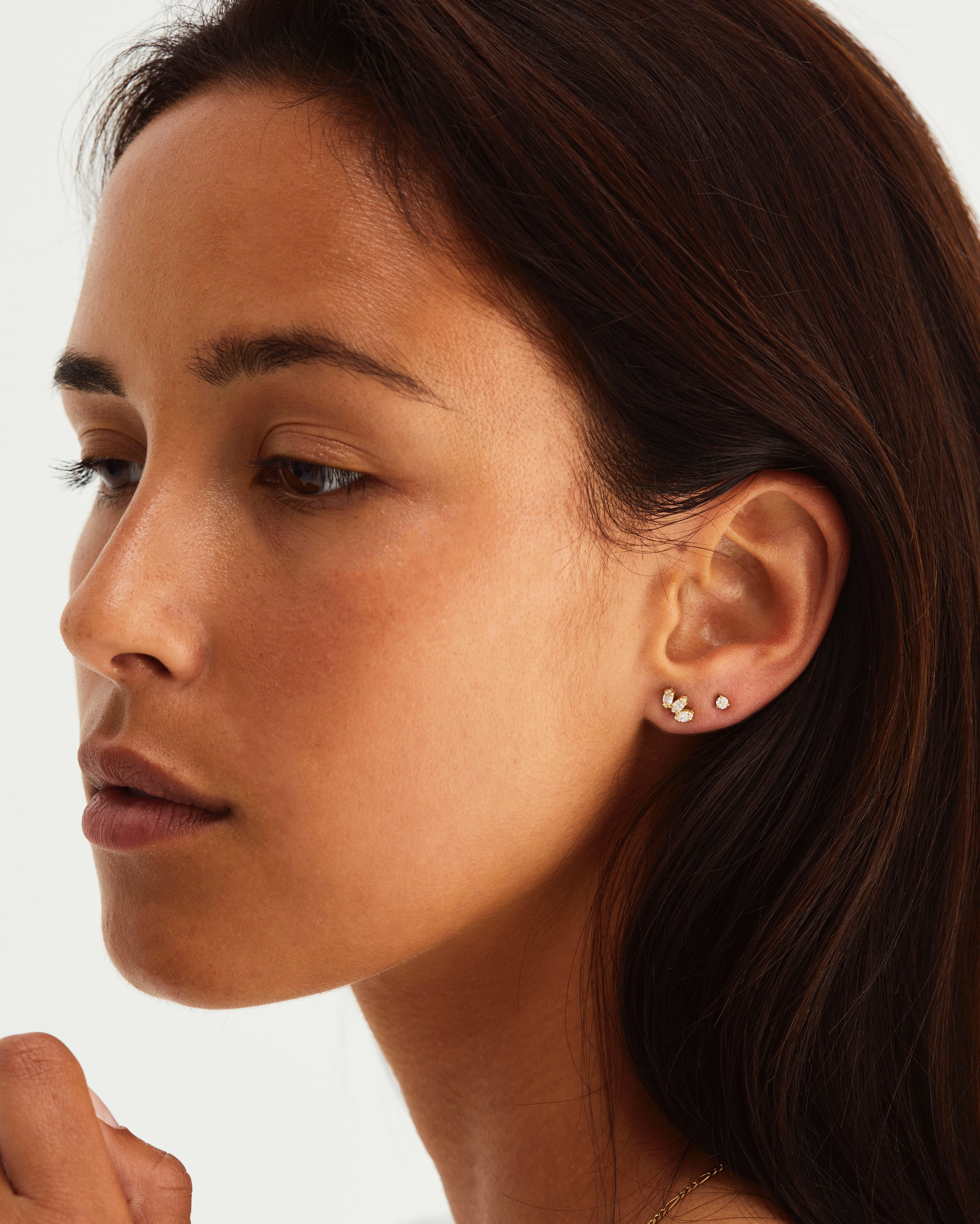 A woman wearing the Sun Studs | Diamonds in yellow gold.