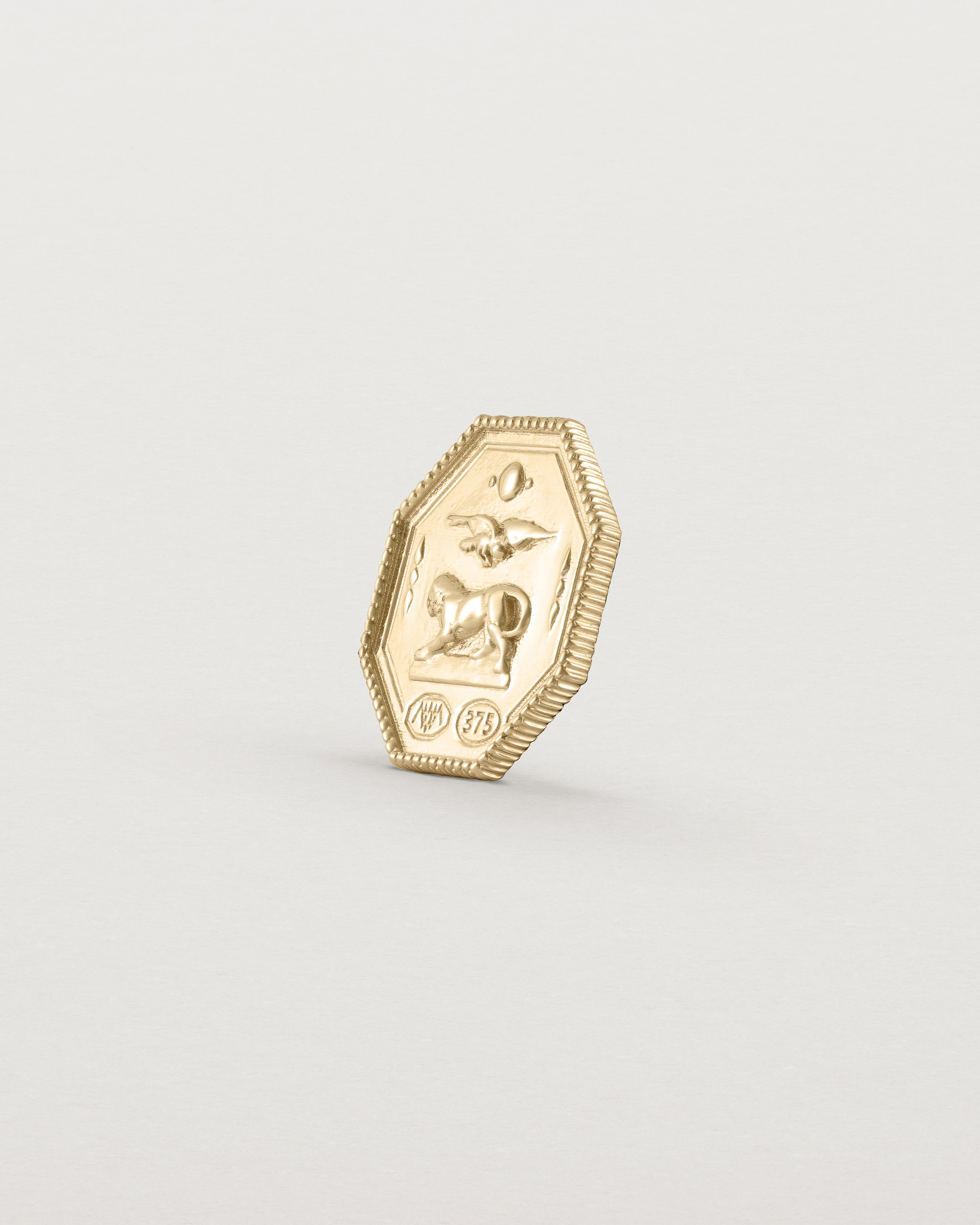 Side view of the Aeneid Wedding coin in yellow gold.