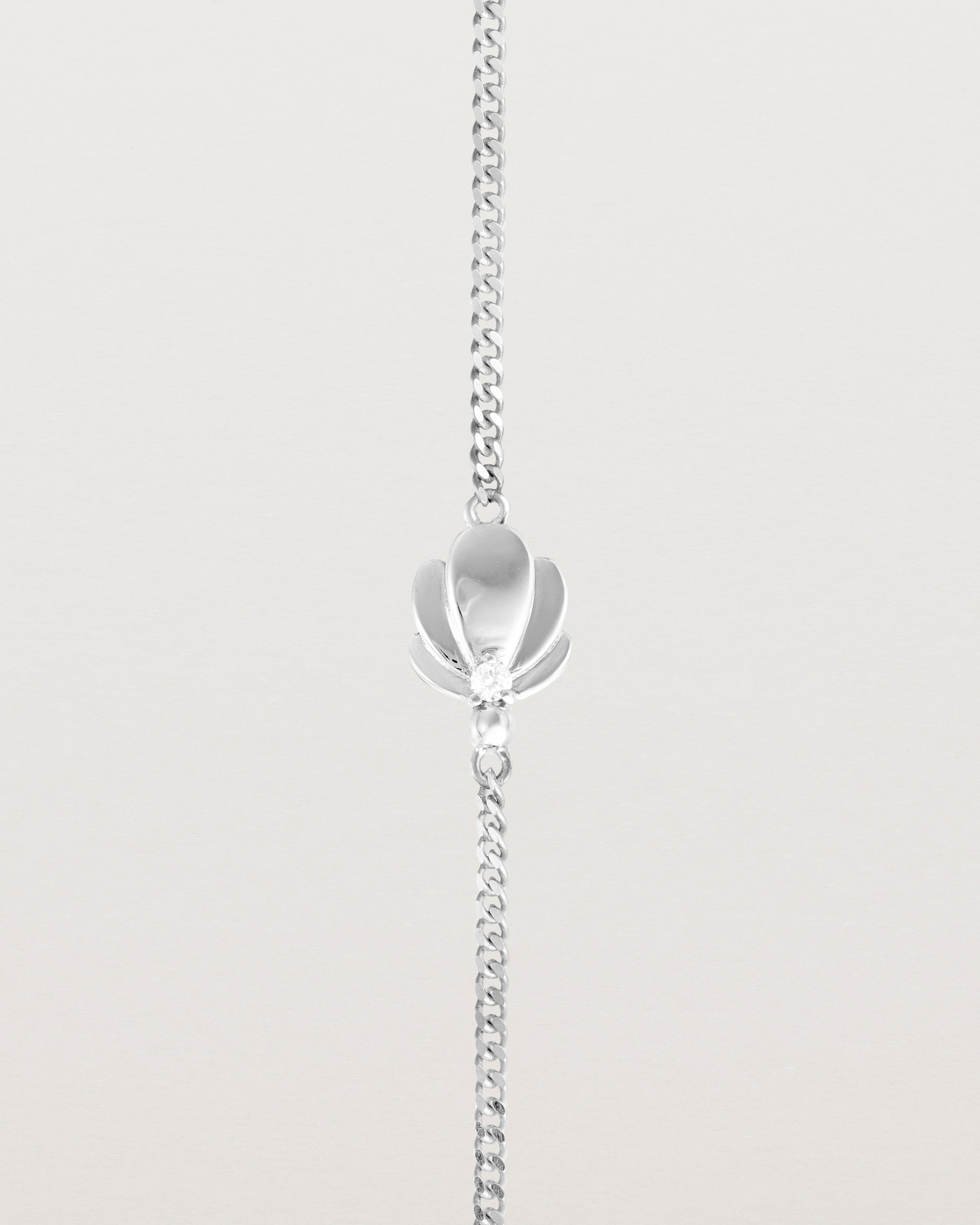 Close up view of the Aeris Bracelet | Diamond in White Gold.