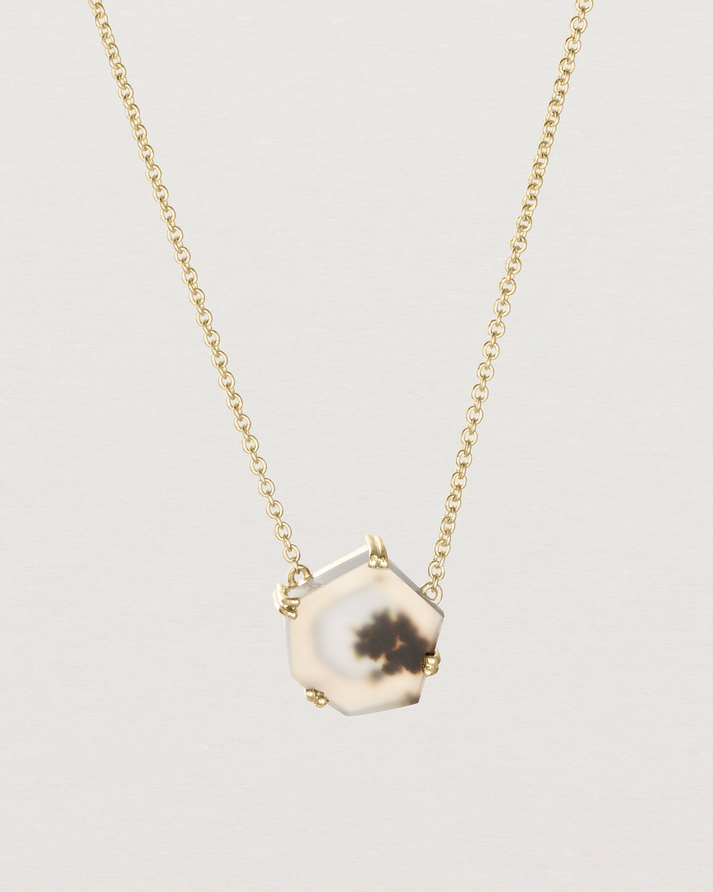 Close up view of the Agate Pendant in yellow gold.
