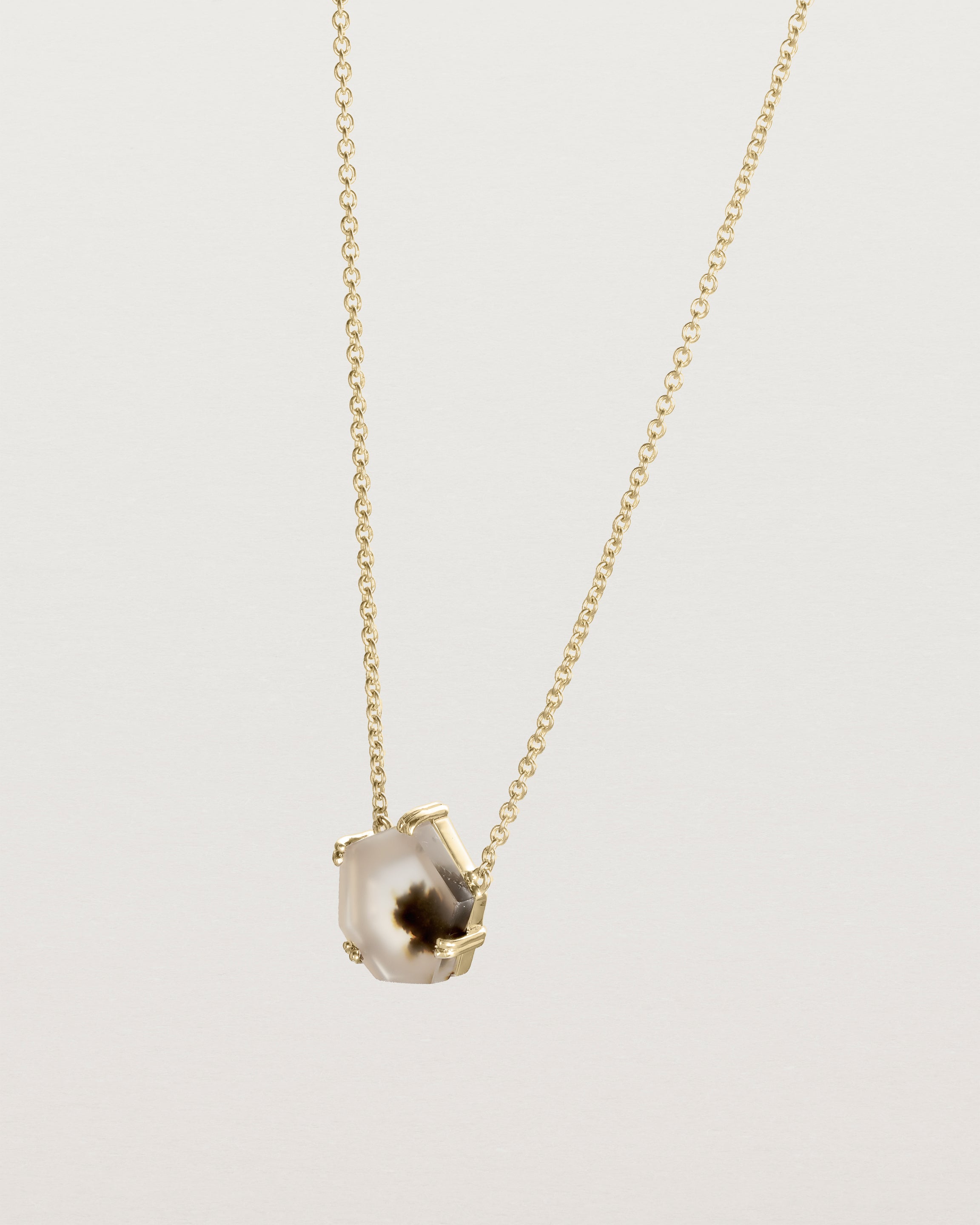 Angled view of the Agate Pendant in yellow gold.
