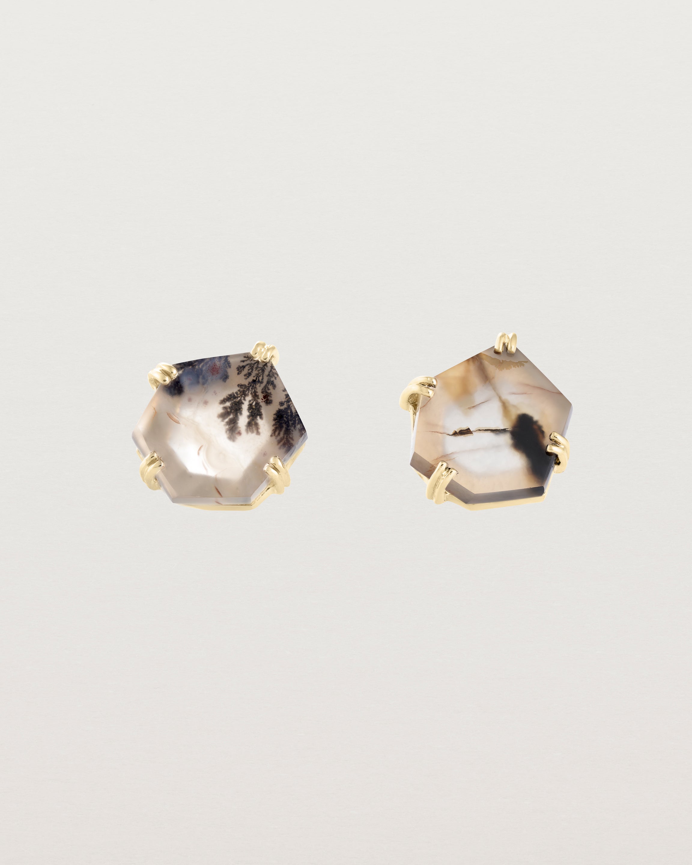 Front view of the Agate Studs in yellow gold.