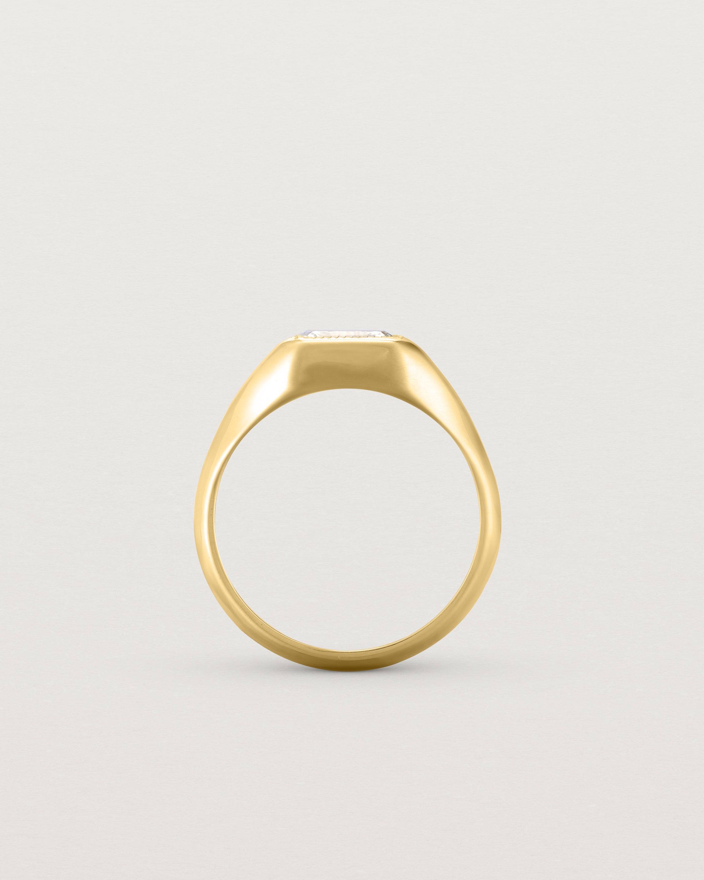 Standing view of the Átlas Emerald Signet | Laboratory Grown Diamond in yellow gold with a polished finish. 