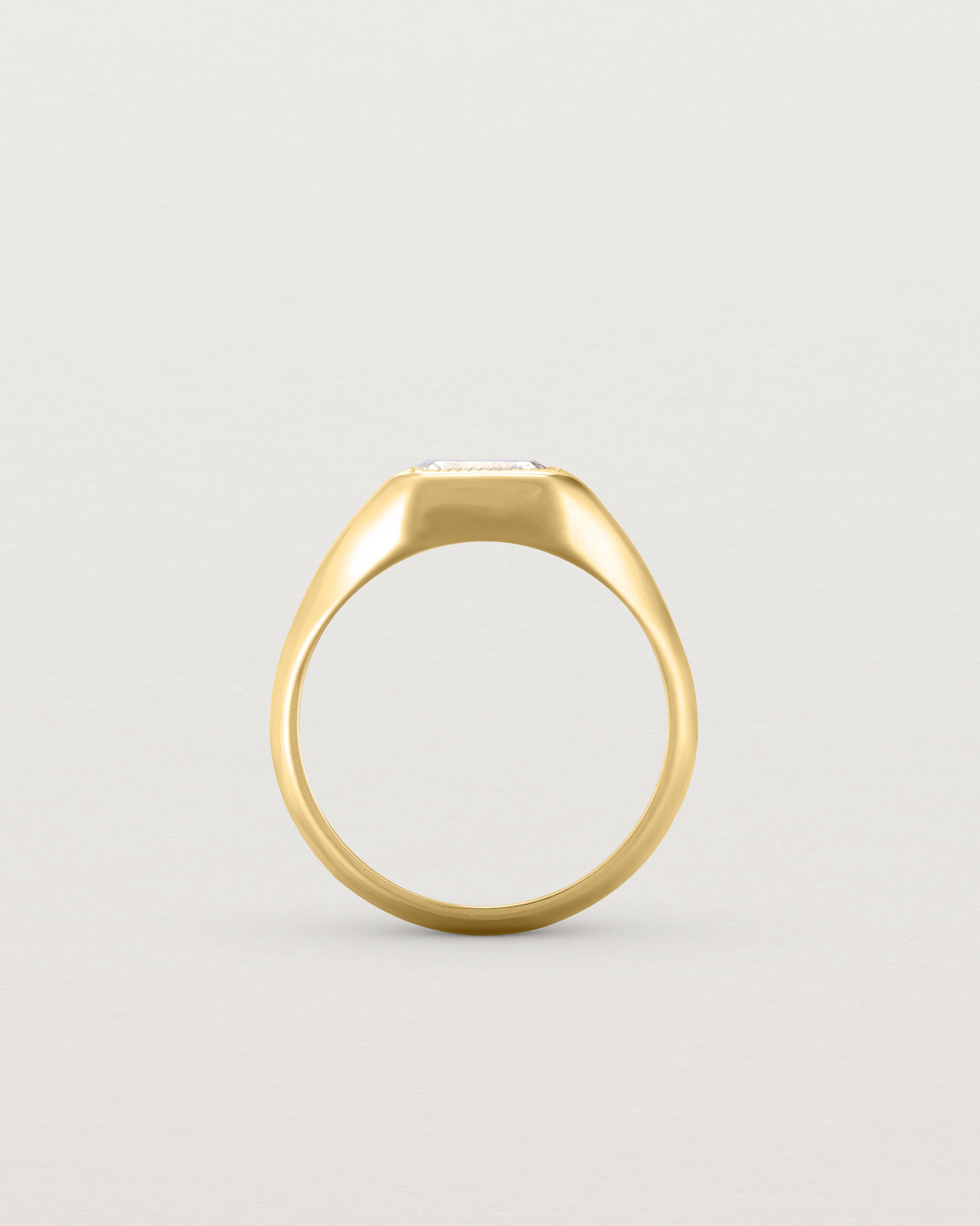Standing view of the Átlas Emerald Signet | Laboratory Grown Diamond in yellow gold with a polished finish. 
