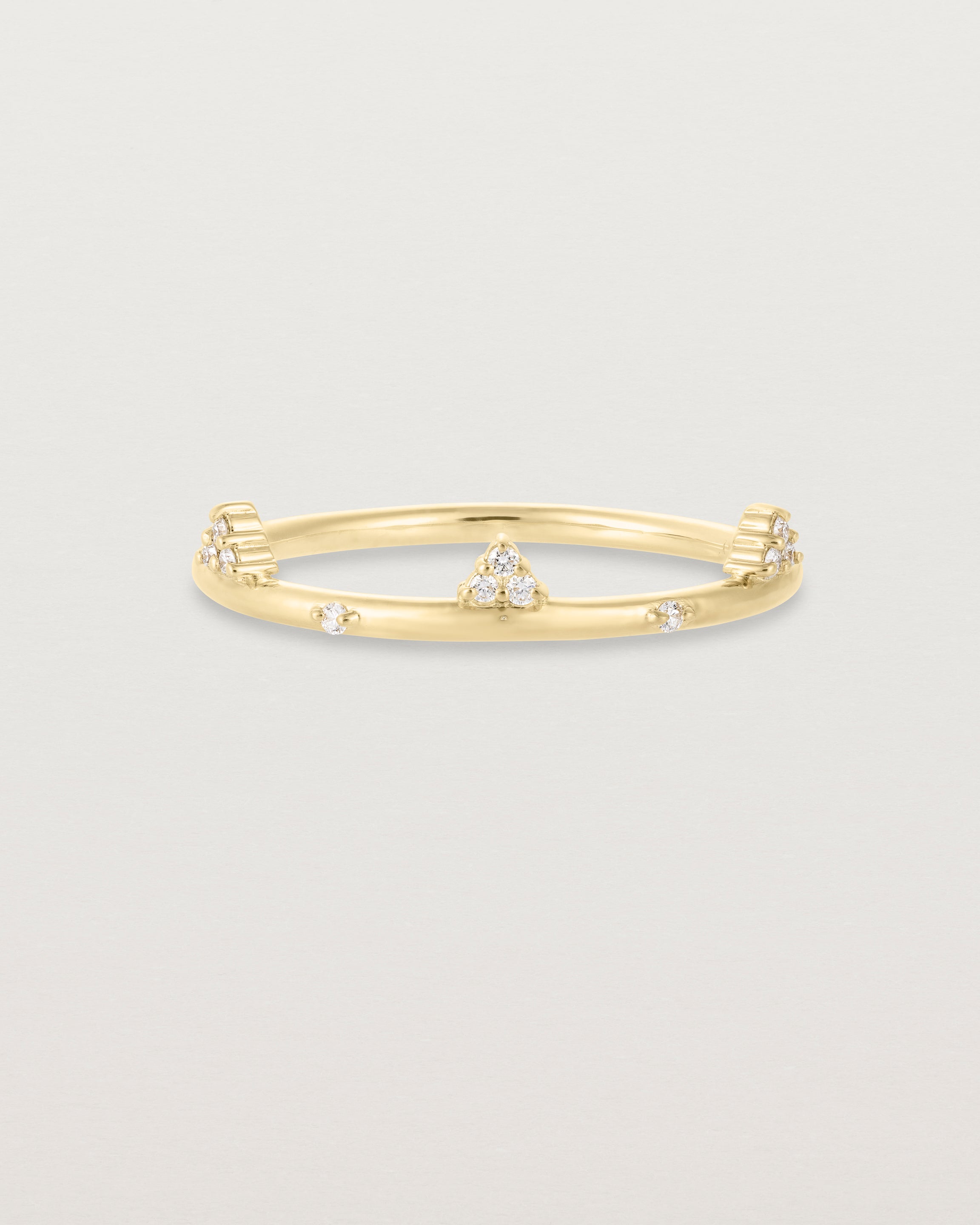 Front view of the Belle Ring | Diamonds in yellow gold.