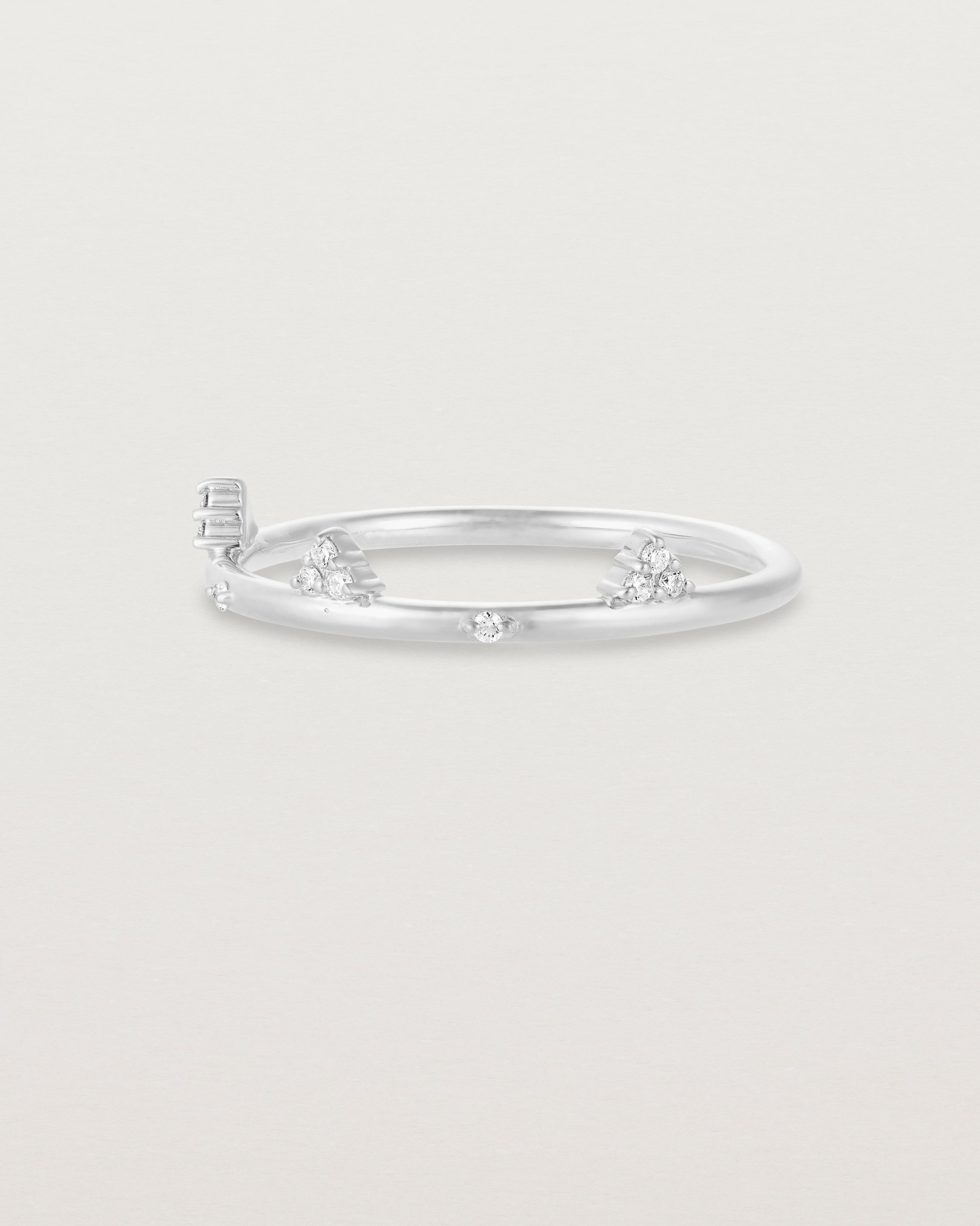 Angled view of the Belle Ring | Diamonds in white gold.