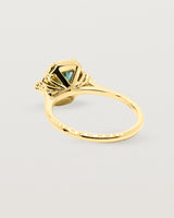 Back view of sapphire cluster ring in yellow gold