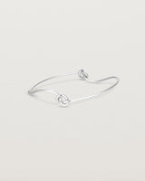 Front view of the Dà anam Bangle in sterling silver.
