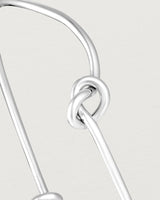Close up view of the Dà anam Bangle in sterling silver.