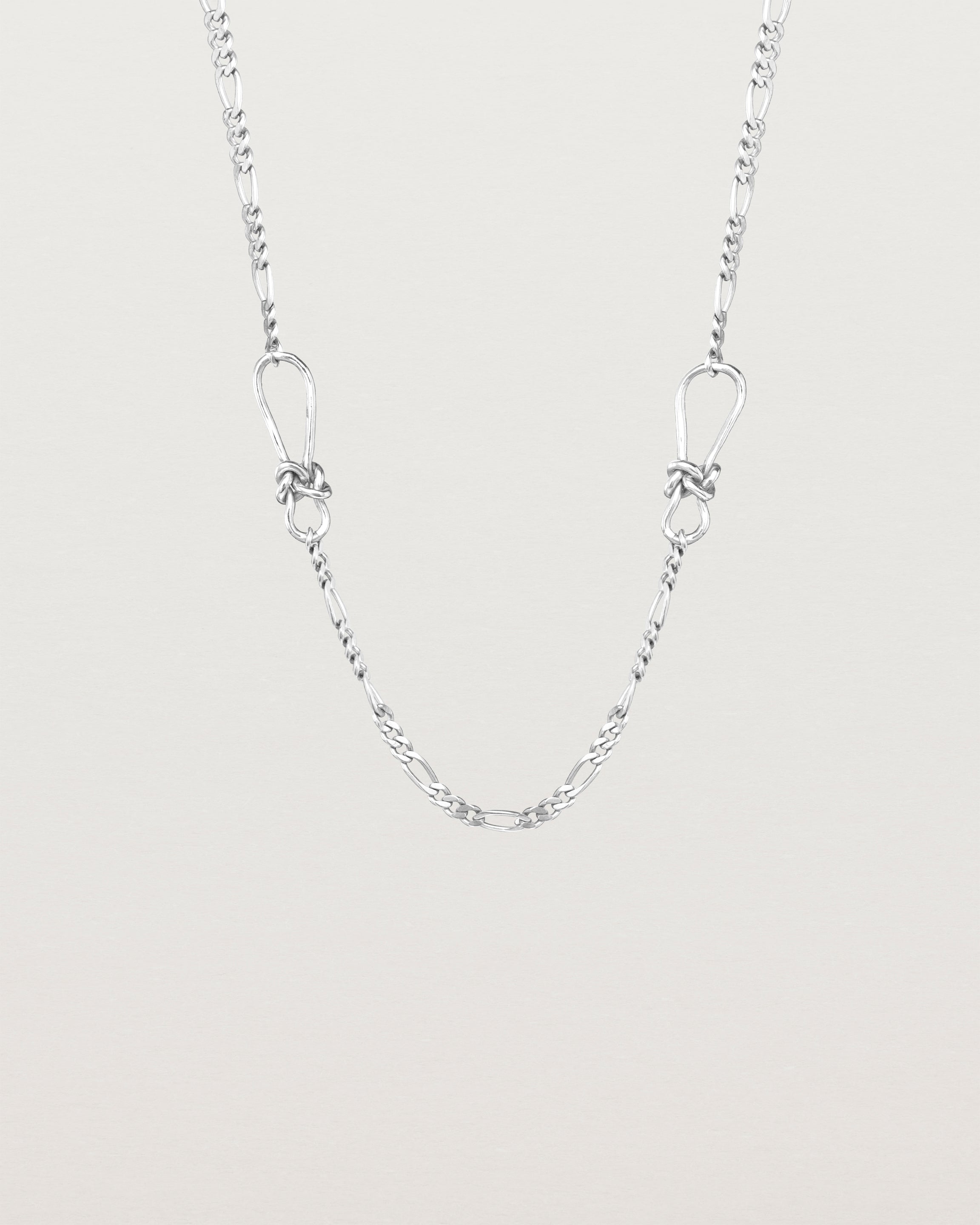 Front view of the Dà anam Necklace in sterling silver.