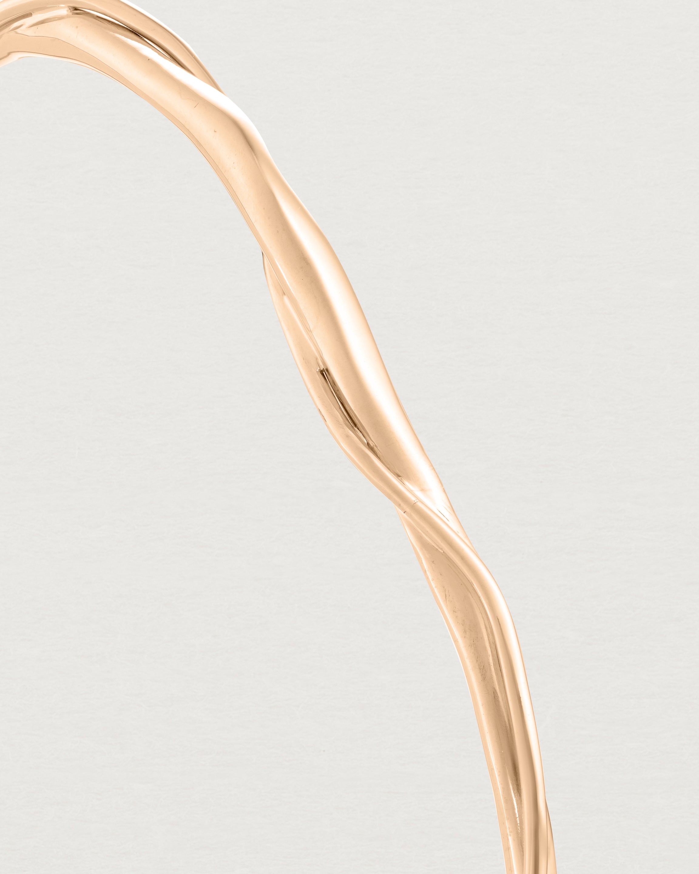Close up view of the Dalí Bangle in rose gold