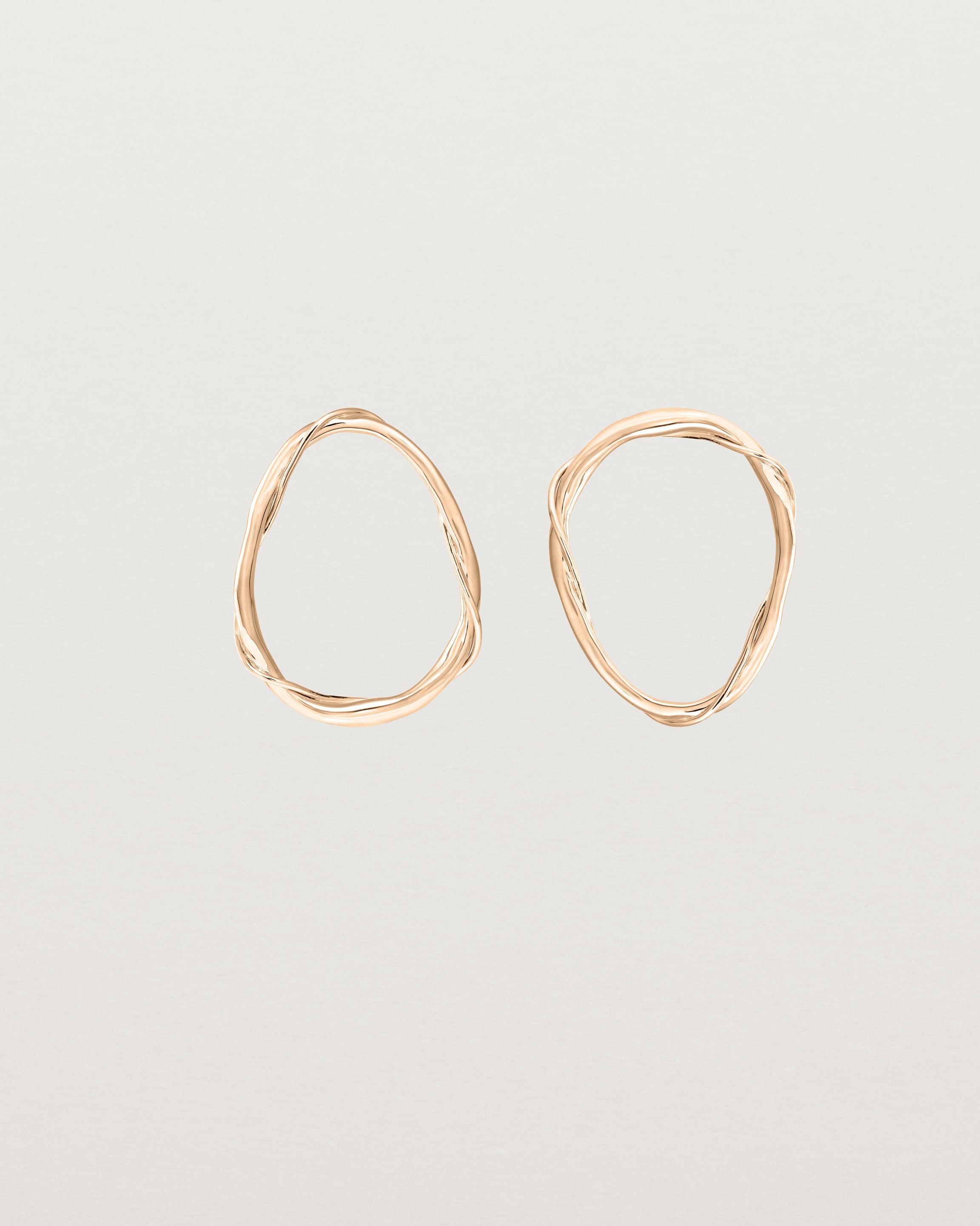 Front view of the Dalí Earrings in rose gold.