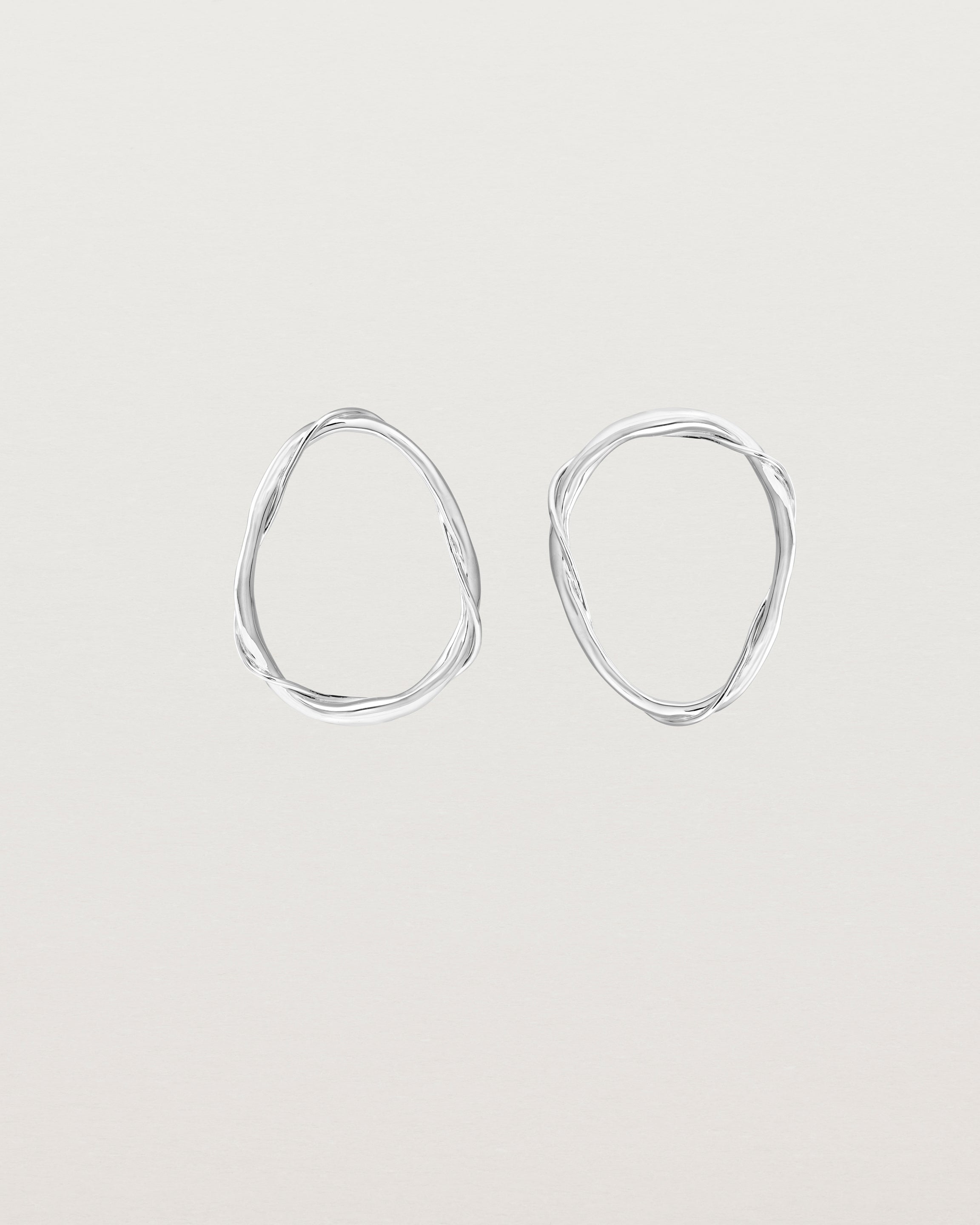 Front view of the Dalí Earrings in sterling silver.