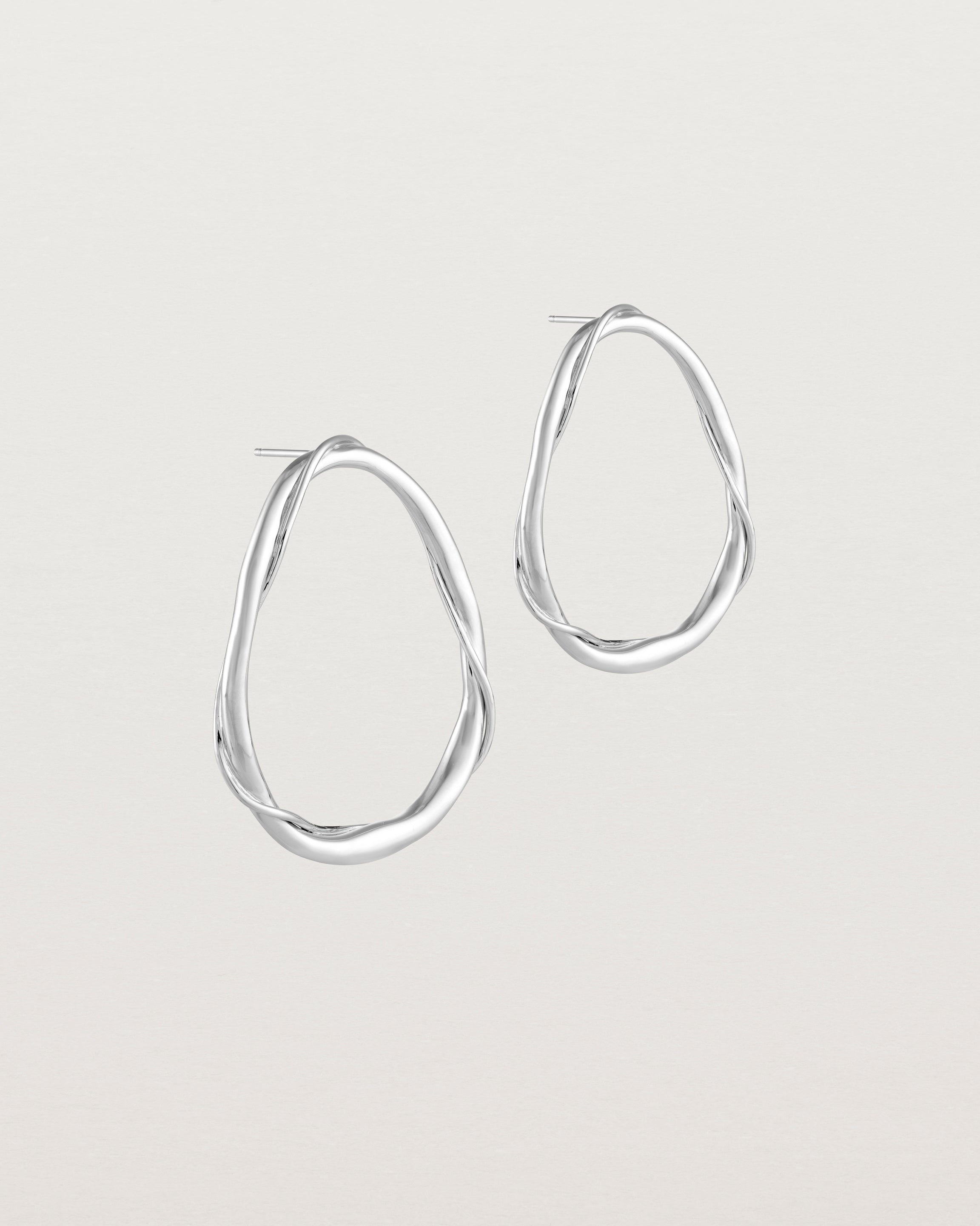 Angled view of the Dalí Earrings in sterling silver.