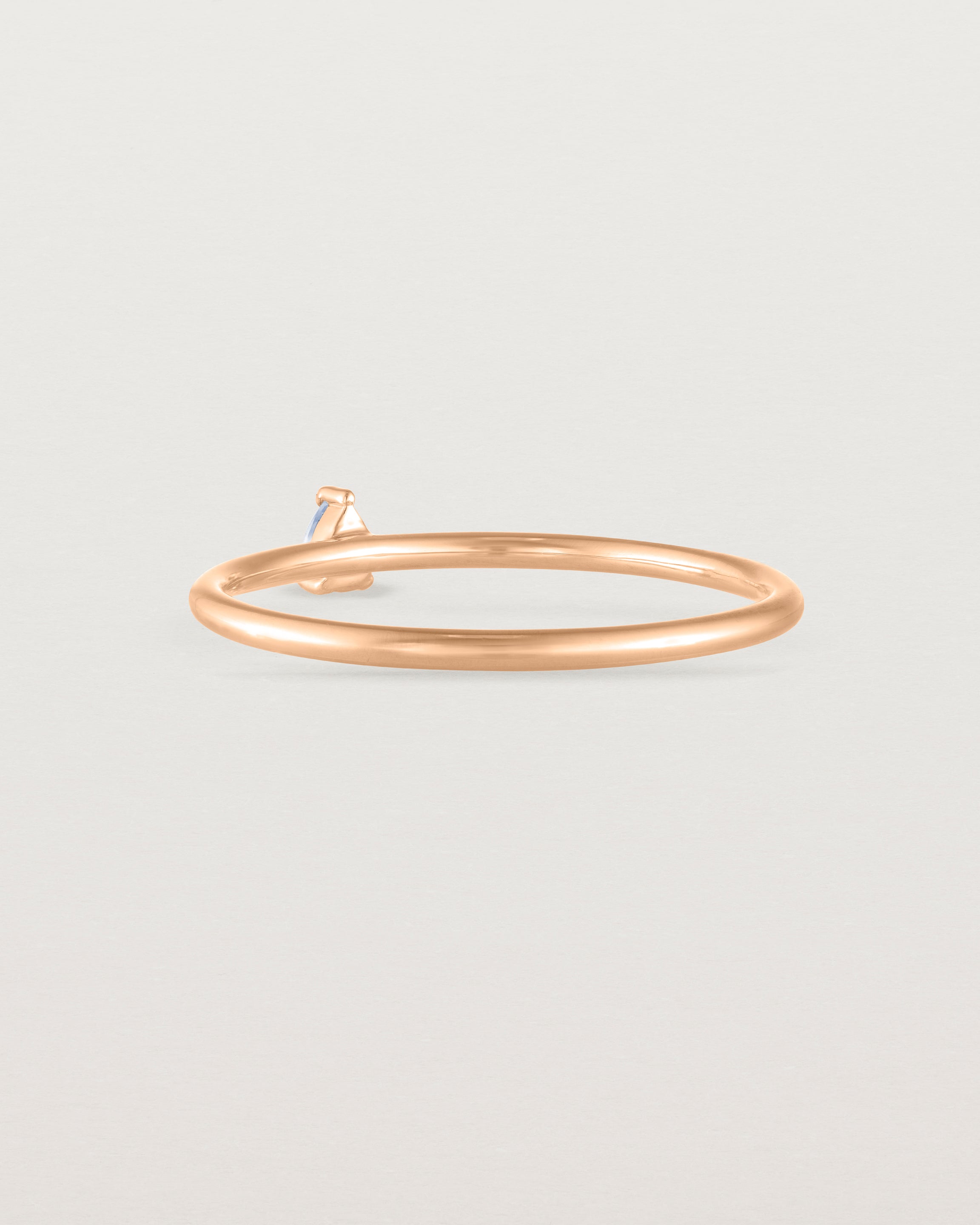 Back view of the Danaë Stacking Ring | Sapphire in rose gold.