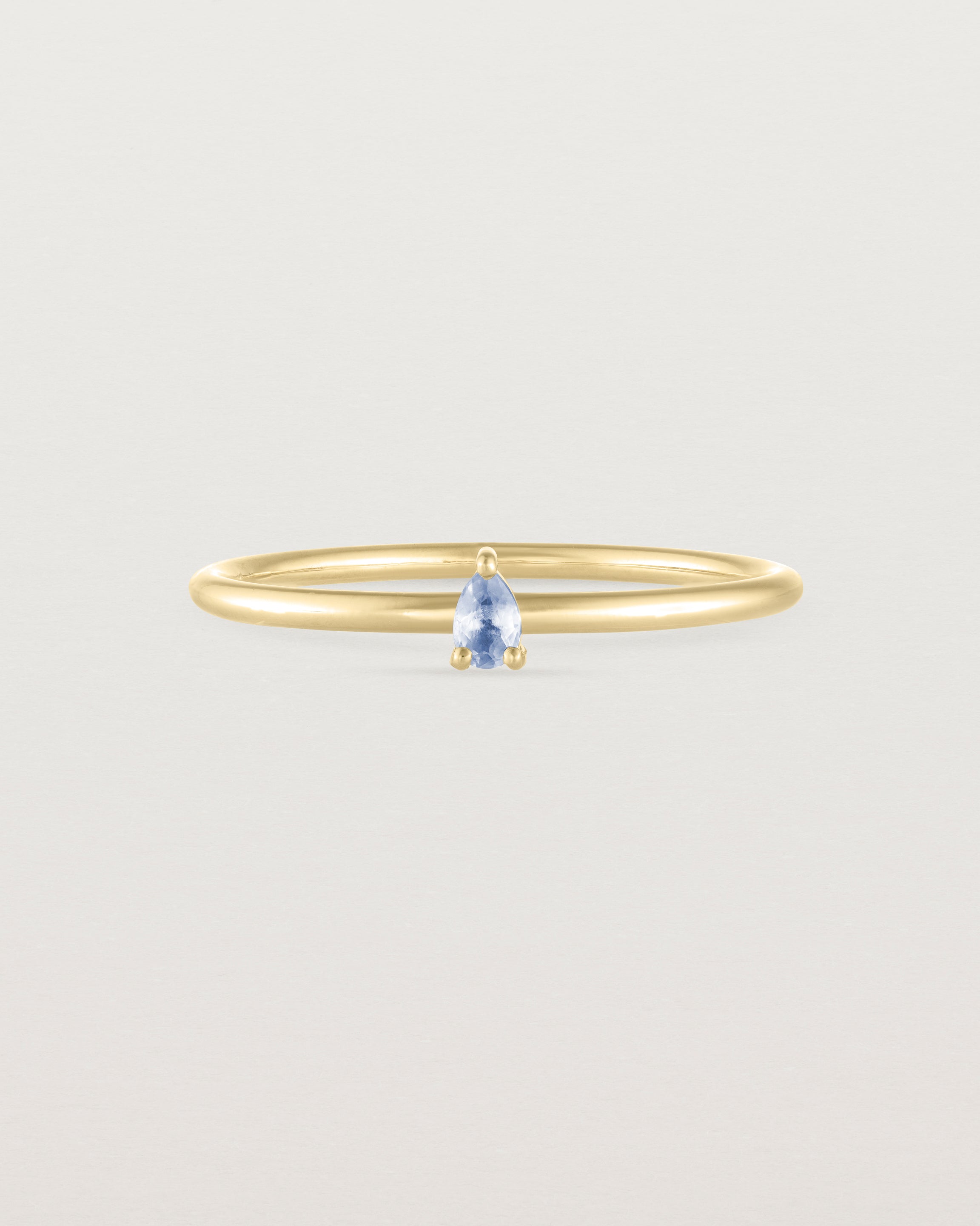 Front view of the Danaë Stacking Ring | Sapphire in yellow gold.