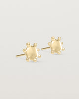 Angled view of the Dotted Mana Studs in yellow gold.